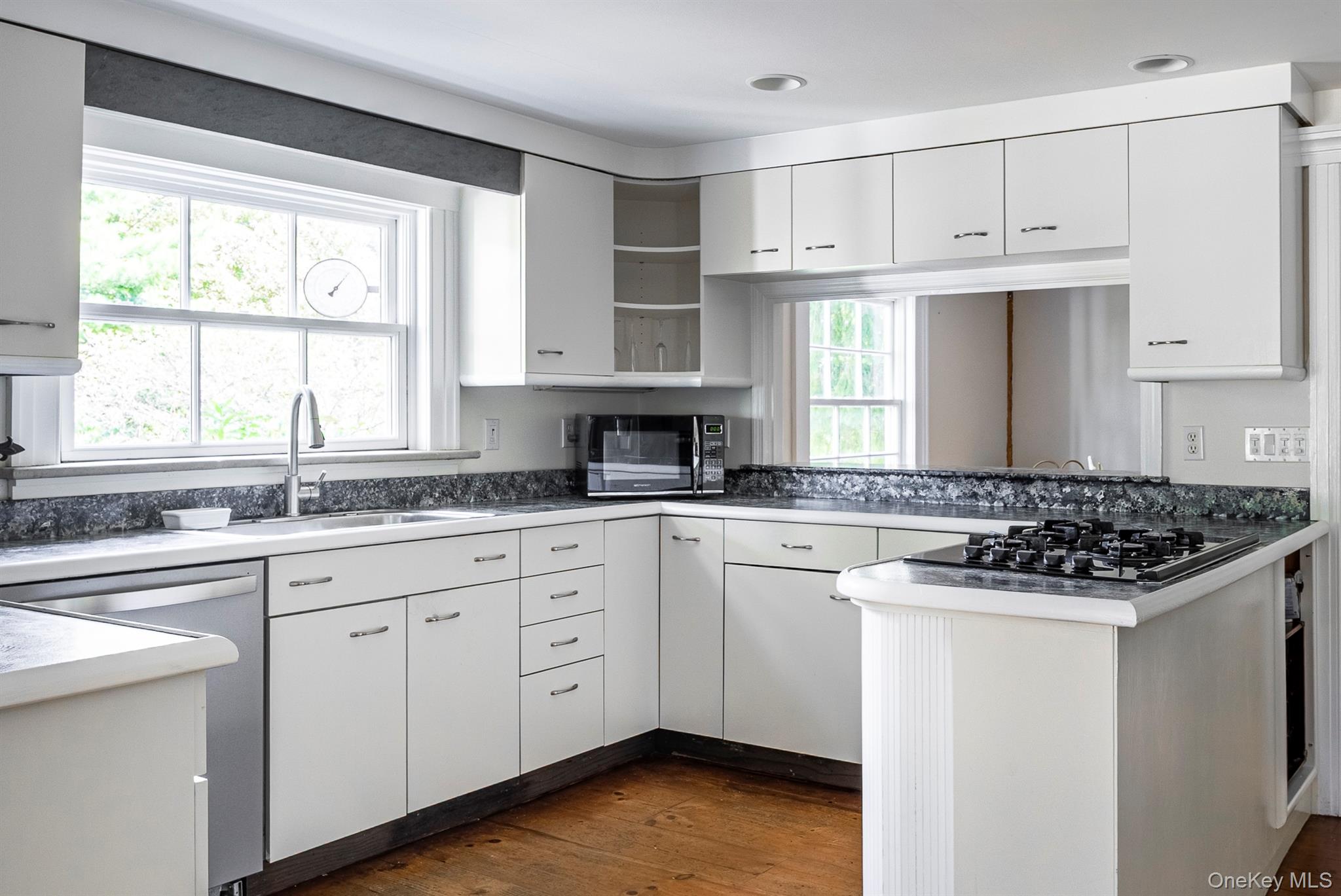 644-672 Tower Hill Road
