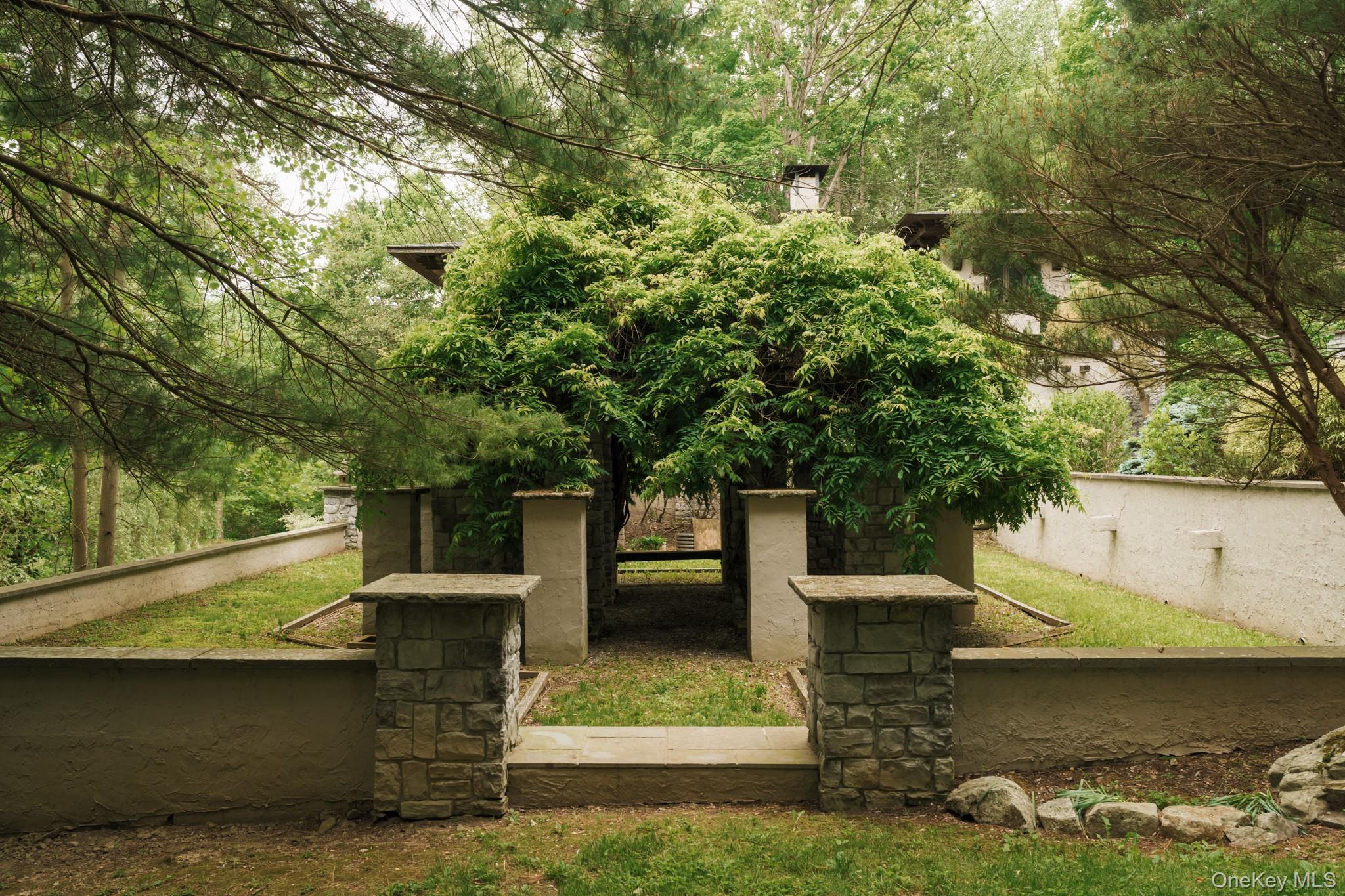 320 Long Hill Road