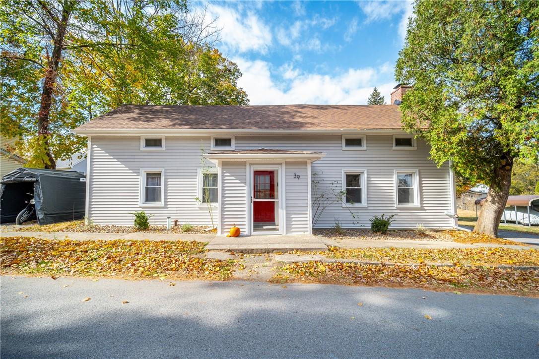 39 Howland Avenue