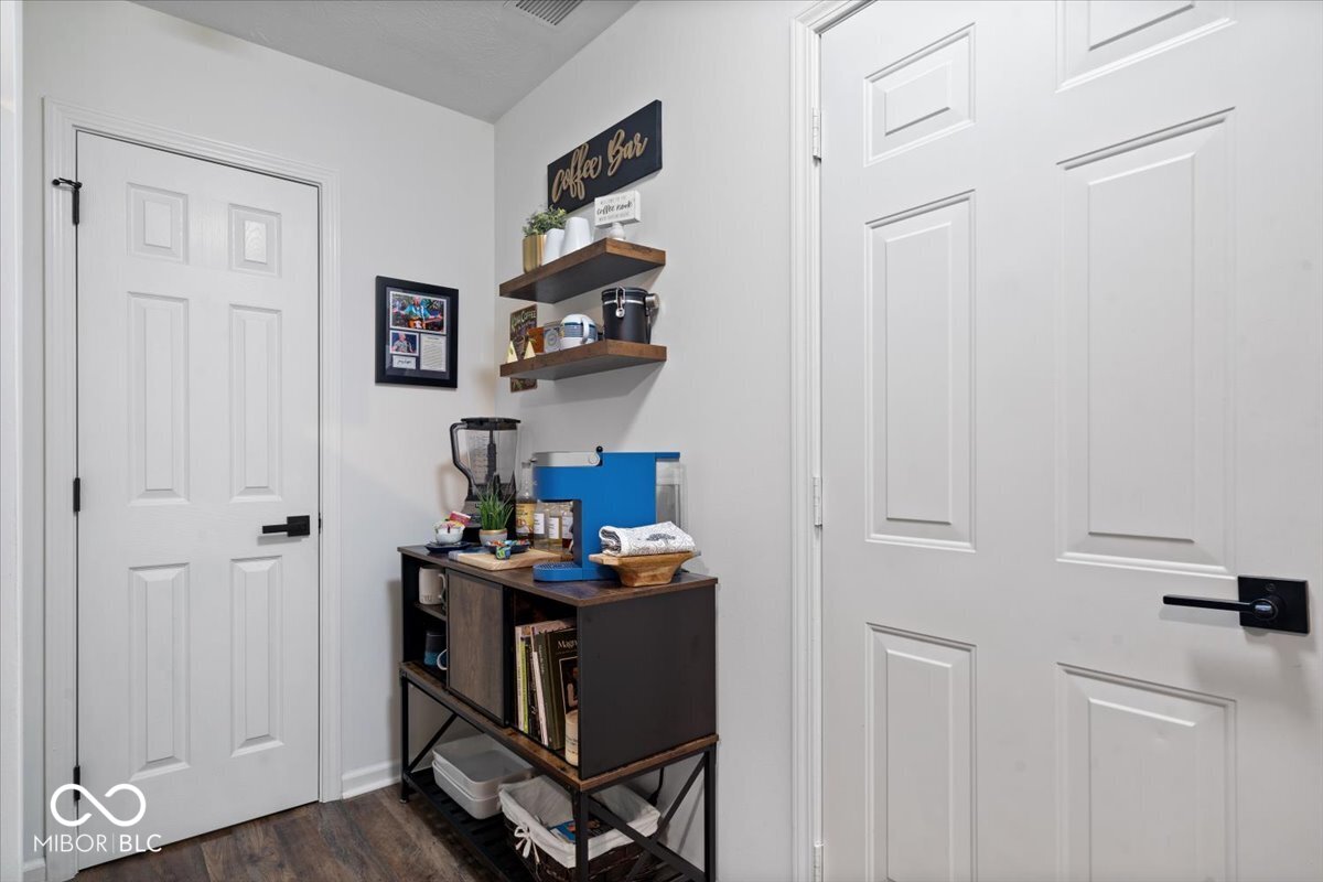 9479 Avon Strand Unit: APT A