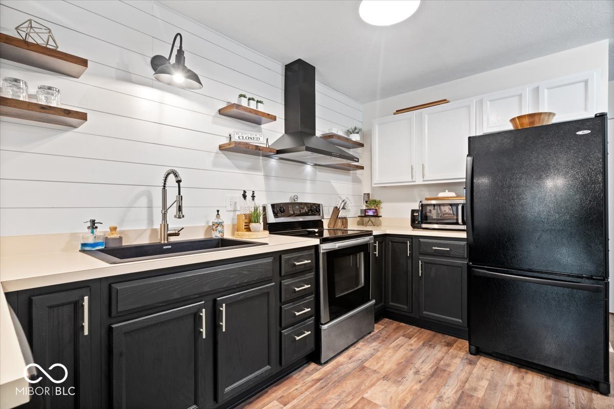 9479 Avon Strand Unit: APT A