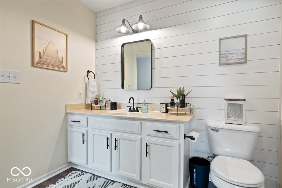 9479 Avon Strand Unit: APT A