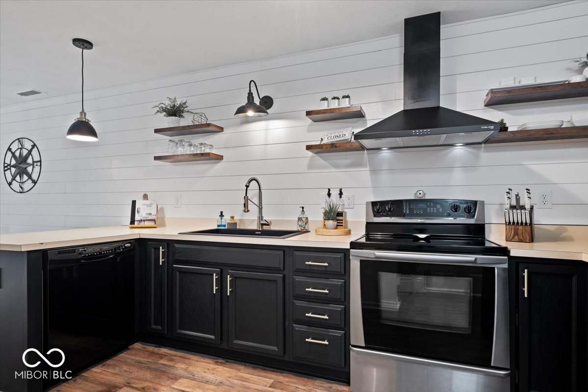 9479 Avon Strand Unit: APT A