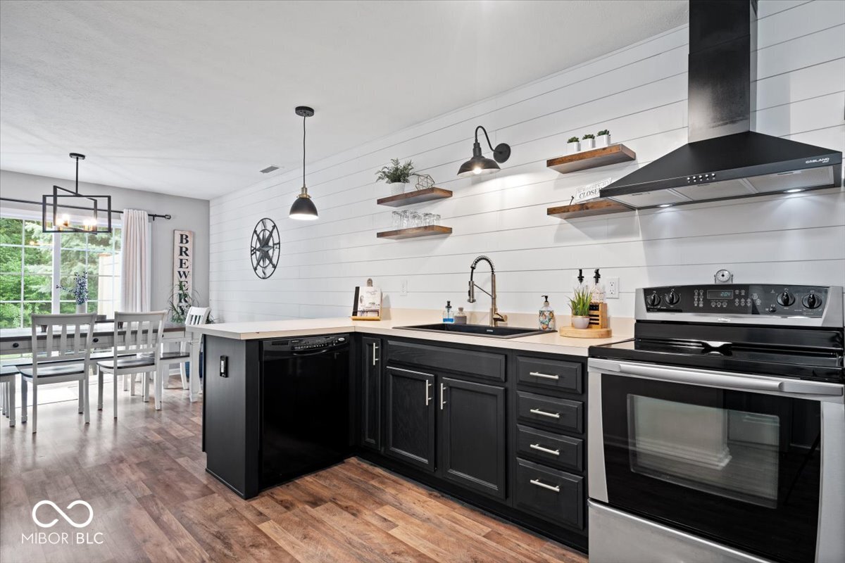 9479 Avon Strand Unit: APT A