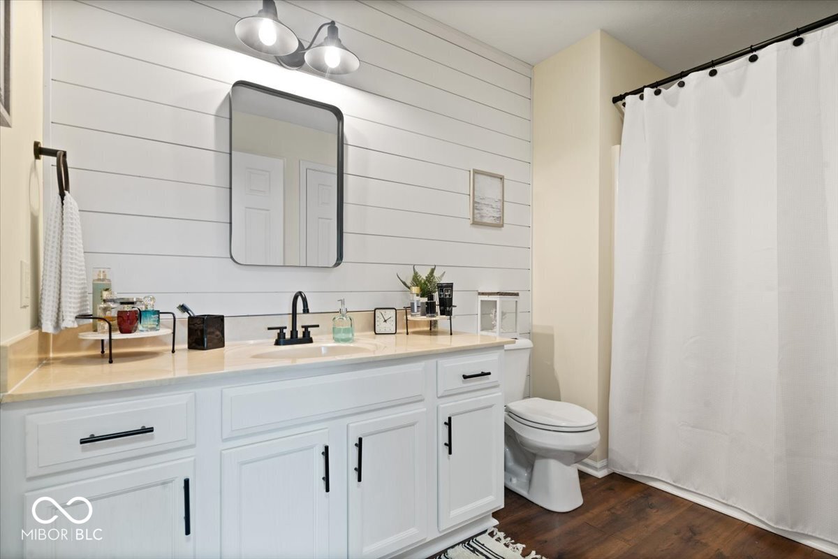 9479 Avon Strand Unit: APT A