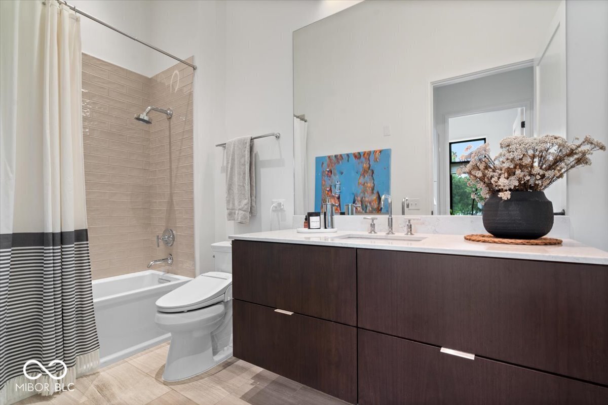 855 N East Street N Unit: 104-B