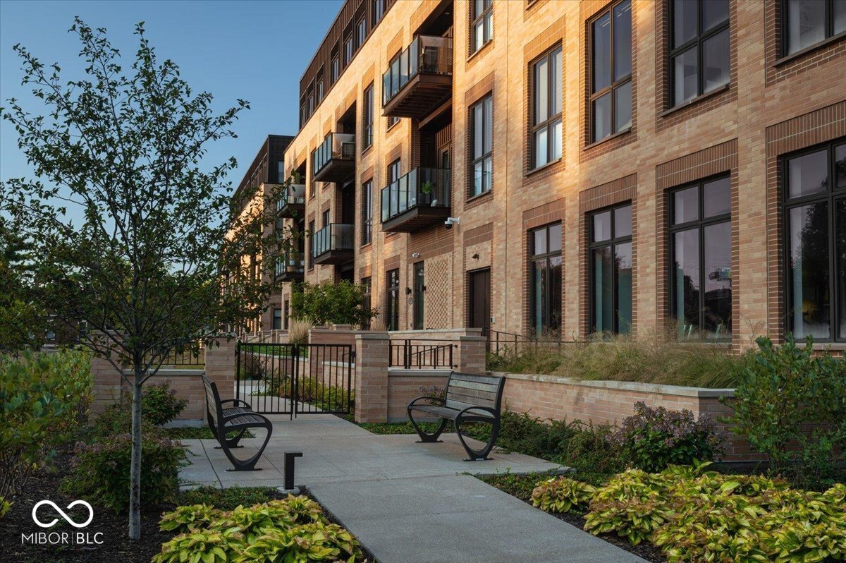 855 N East Street N Unit: 104-B
