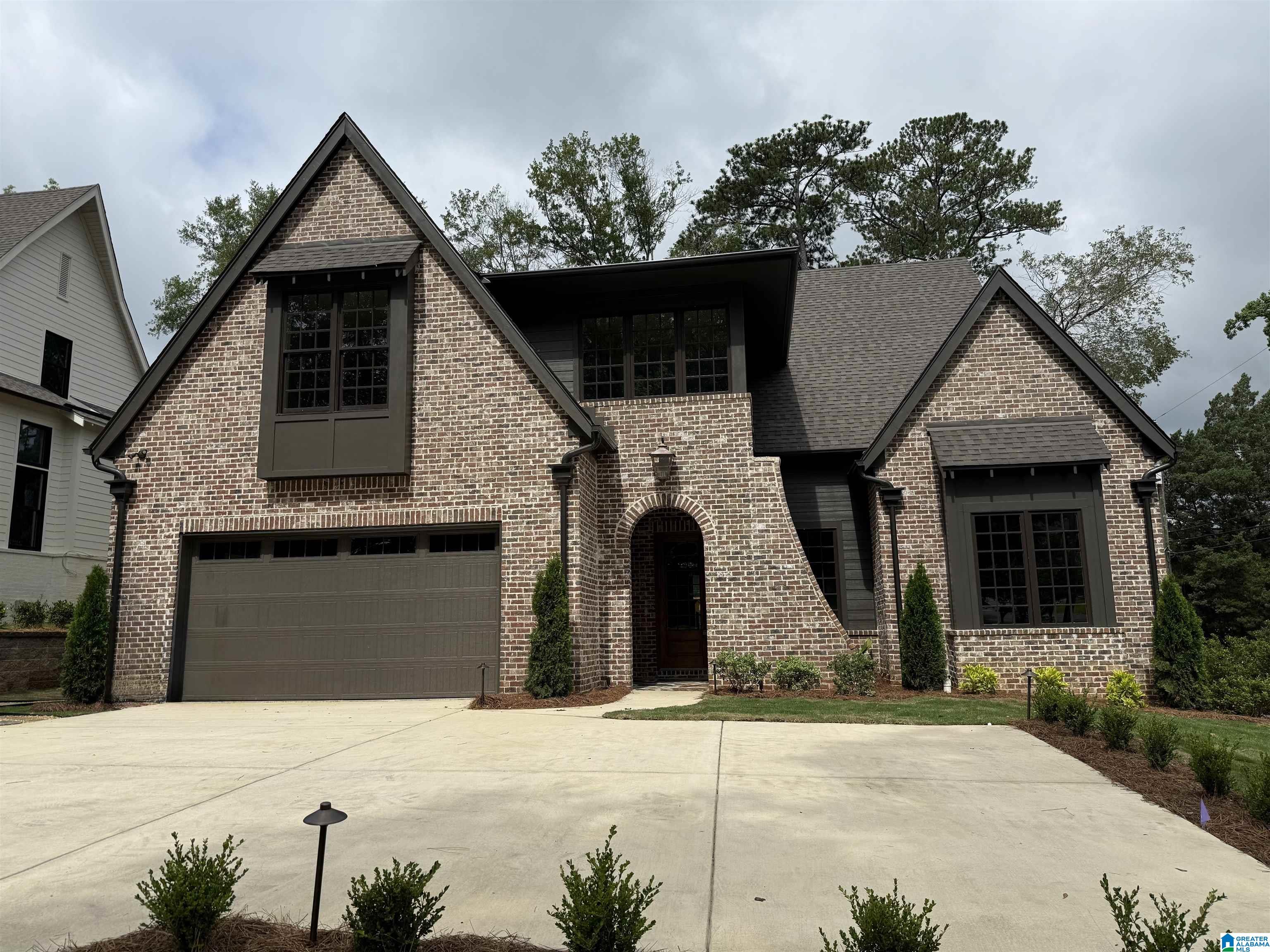 2801 LUCILLE LANE