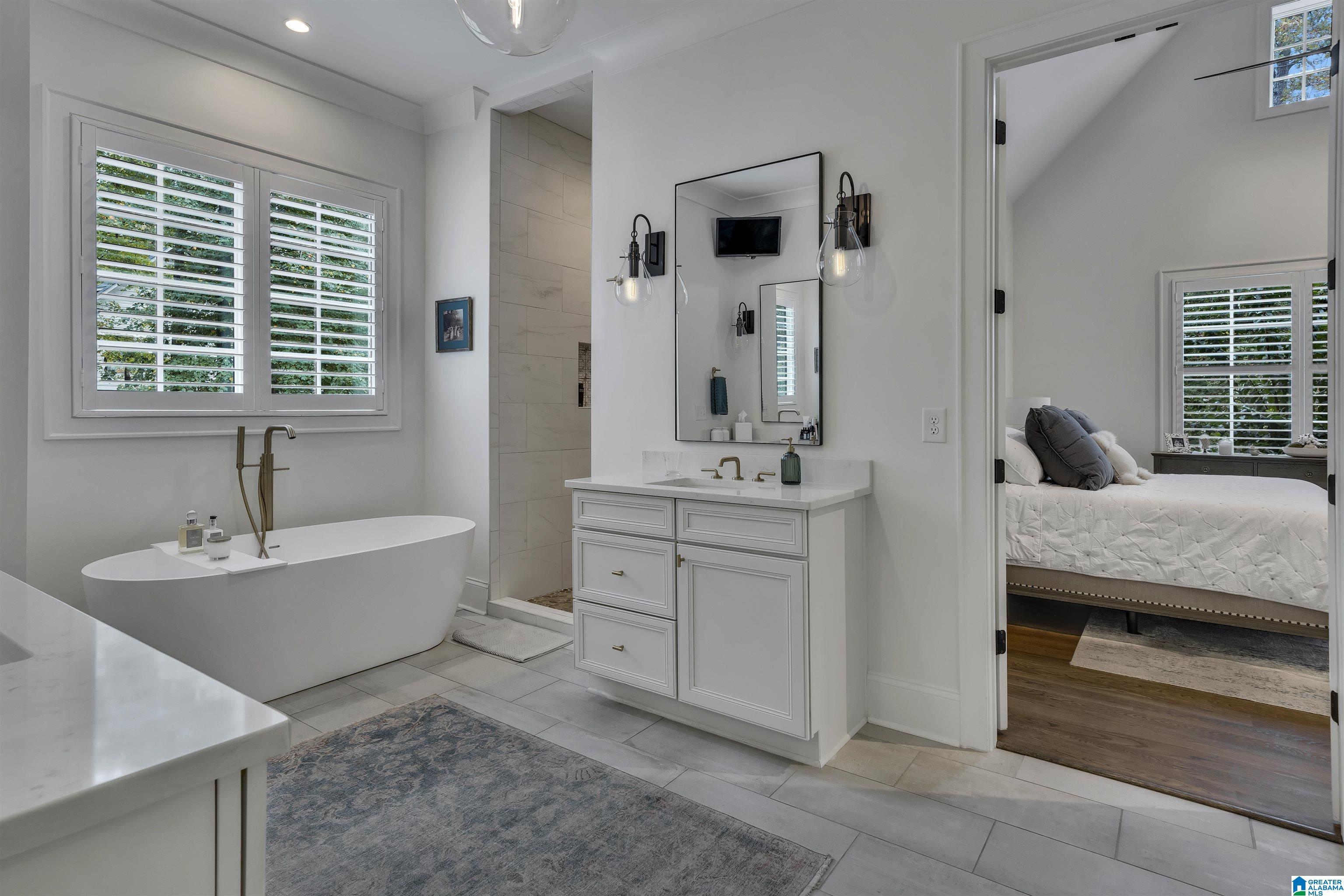 4313 LAKESHORE COVE