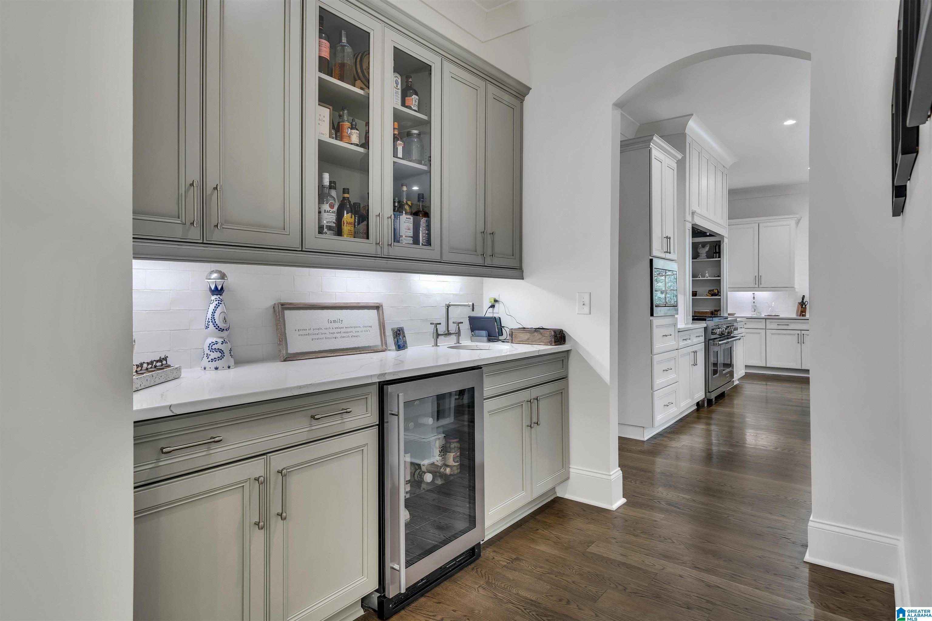4313 LAKESHORE COVE