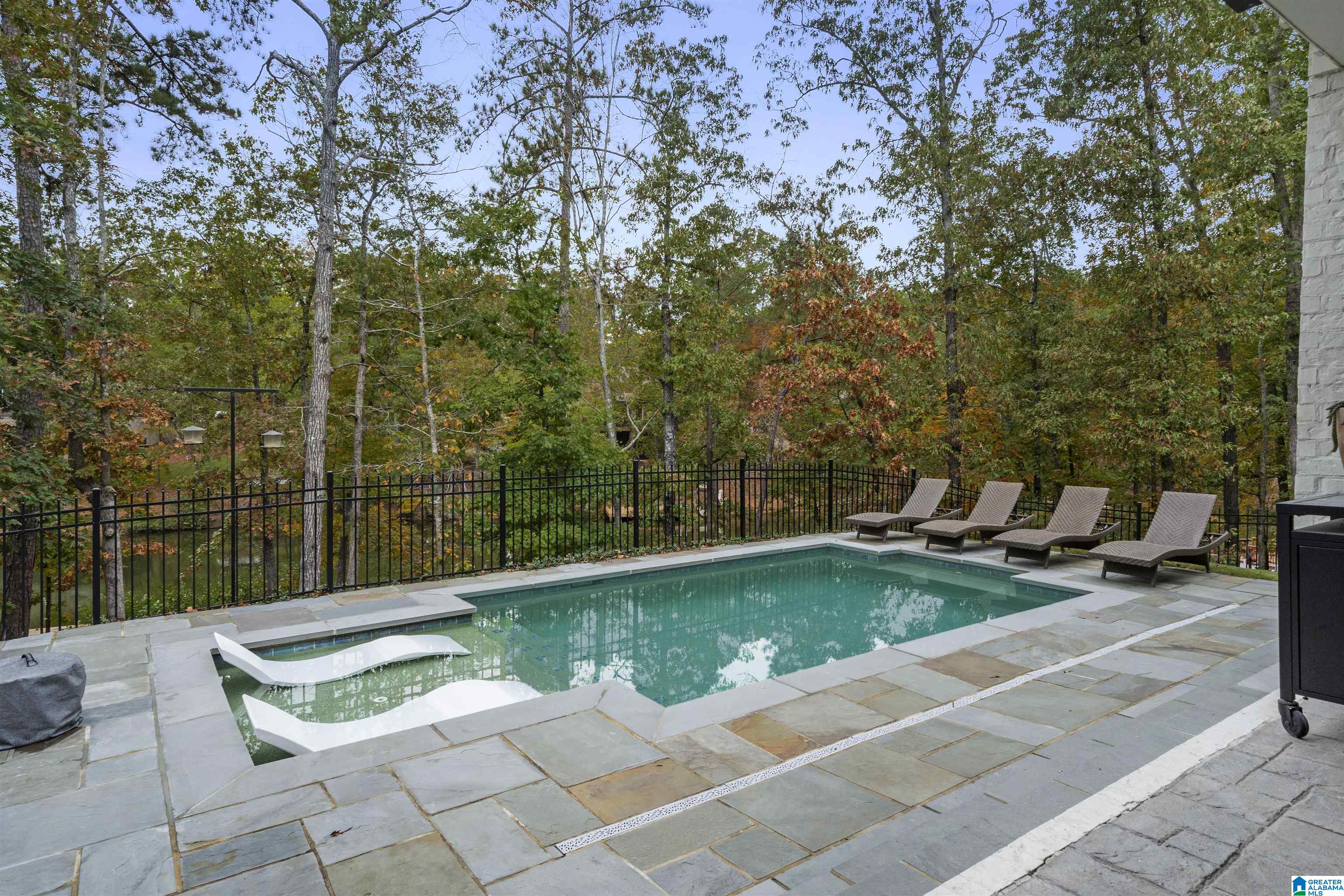 4313 LAKESHORE COVE