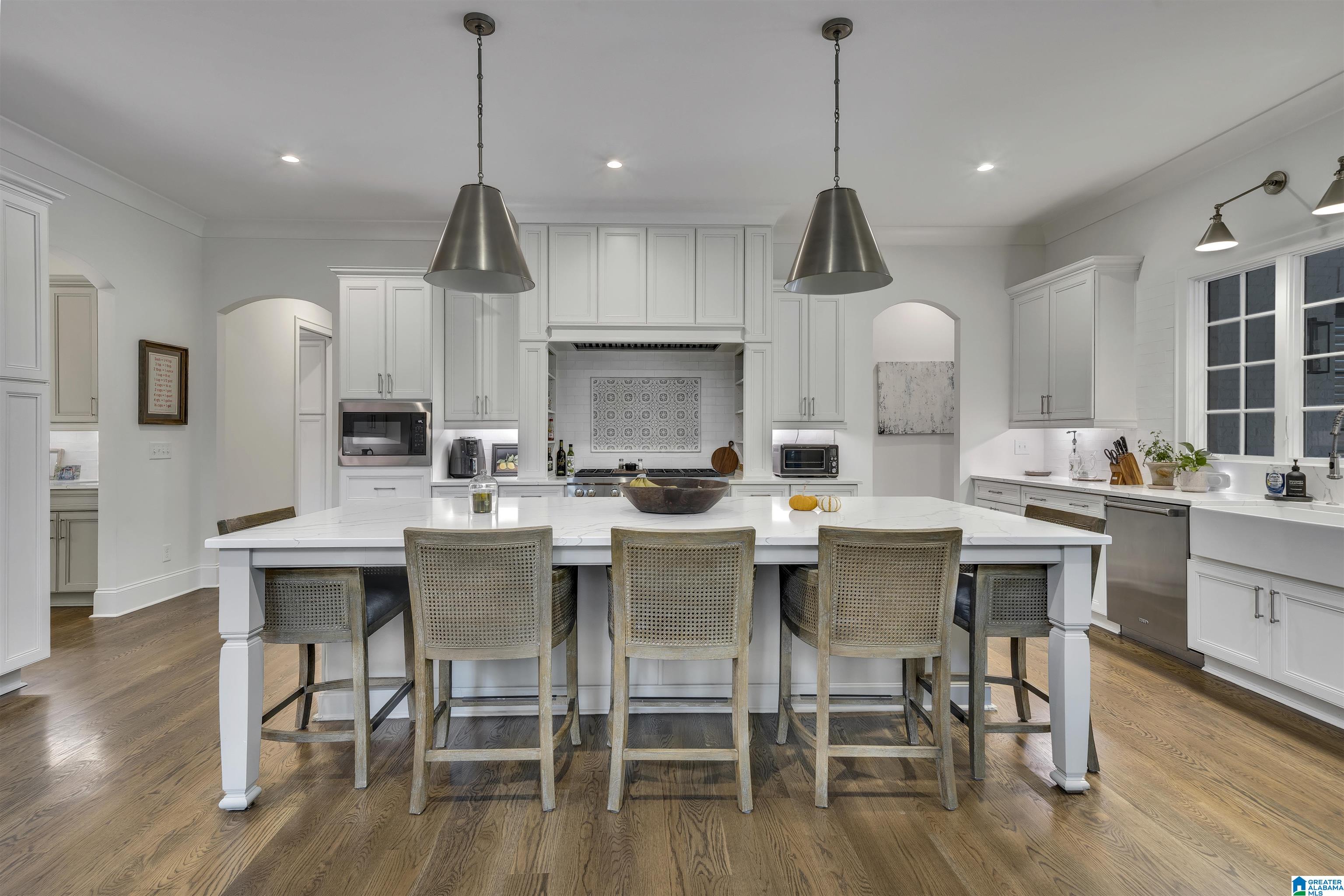 4313 LAKESHORE COVE