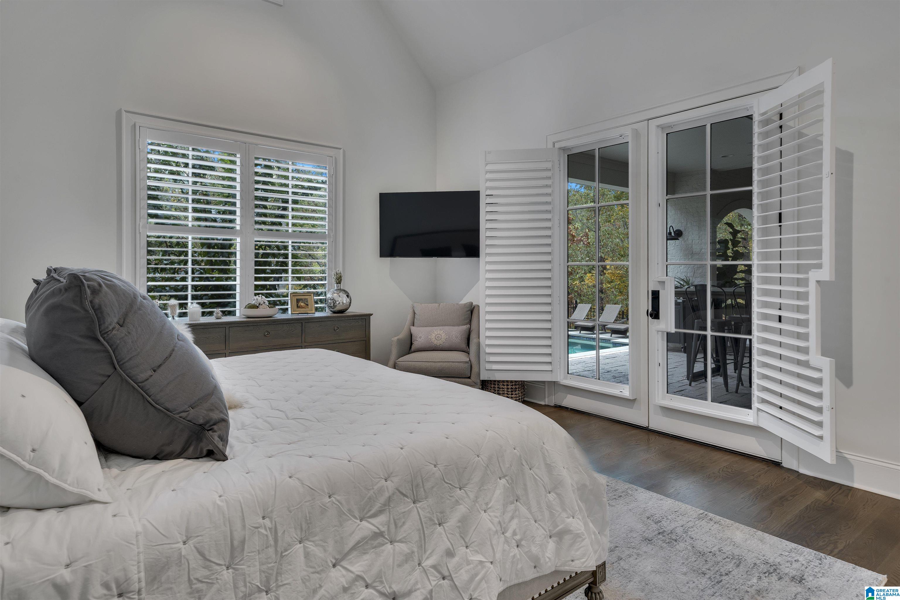 4313 LAKESHORE COVE