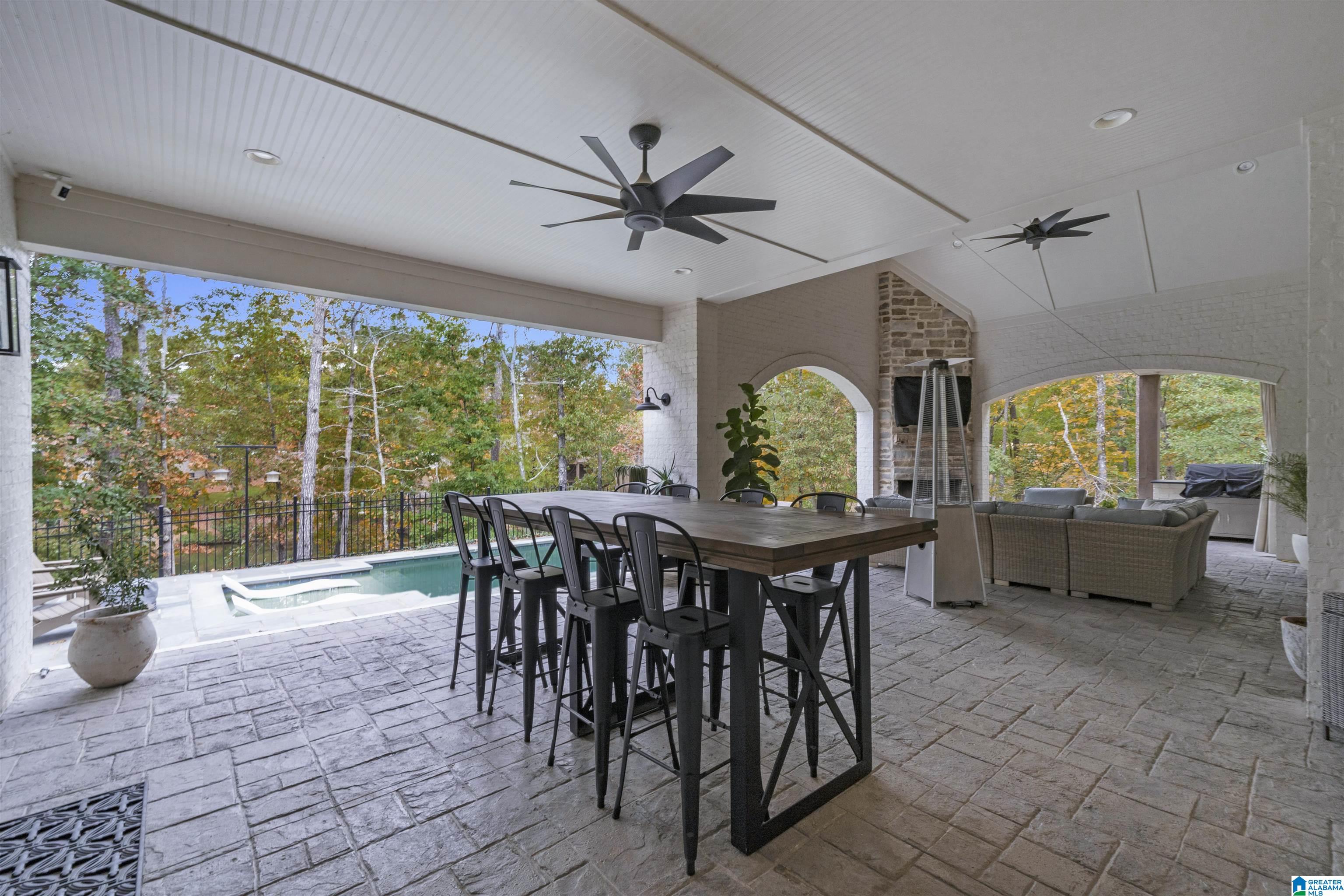 4313 LAKESHORE COVE