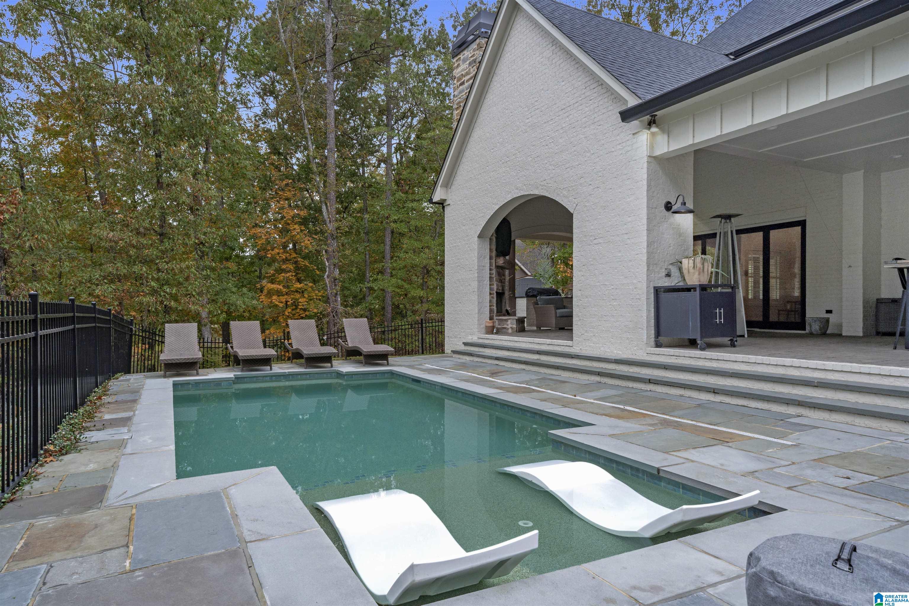 4313 LAKESHORE COVE