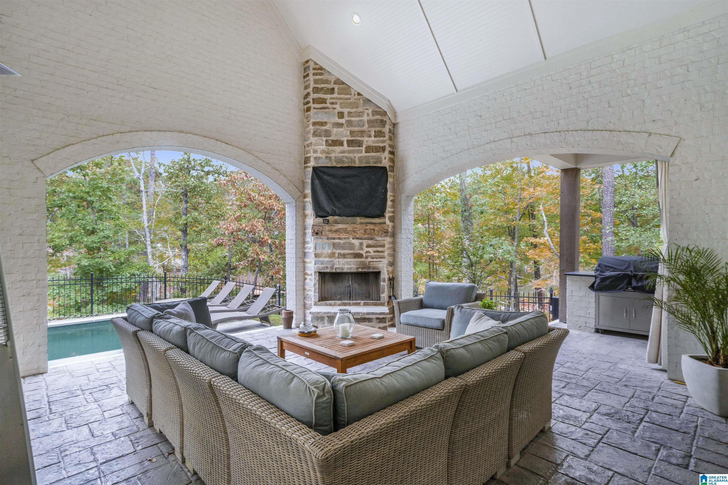 4313 LAKESHORE COVE
