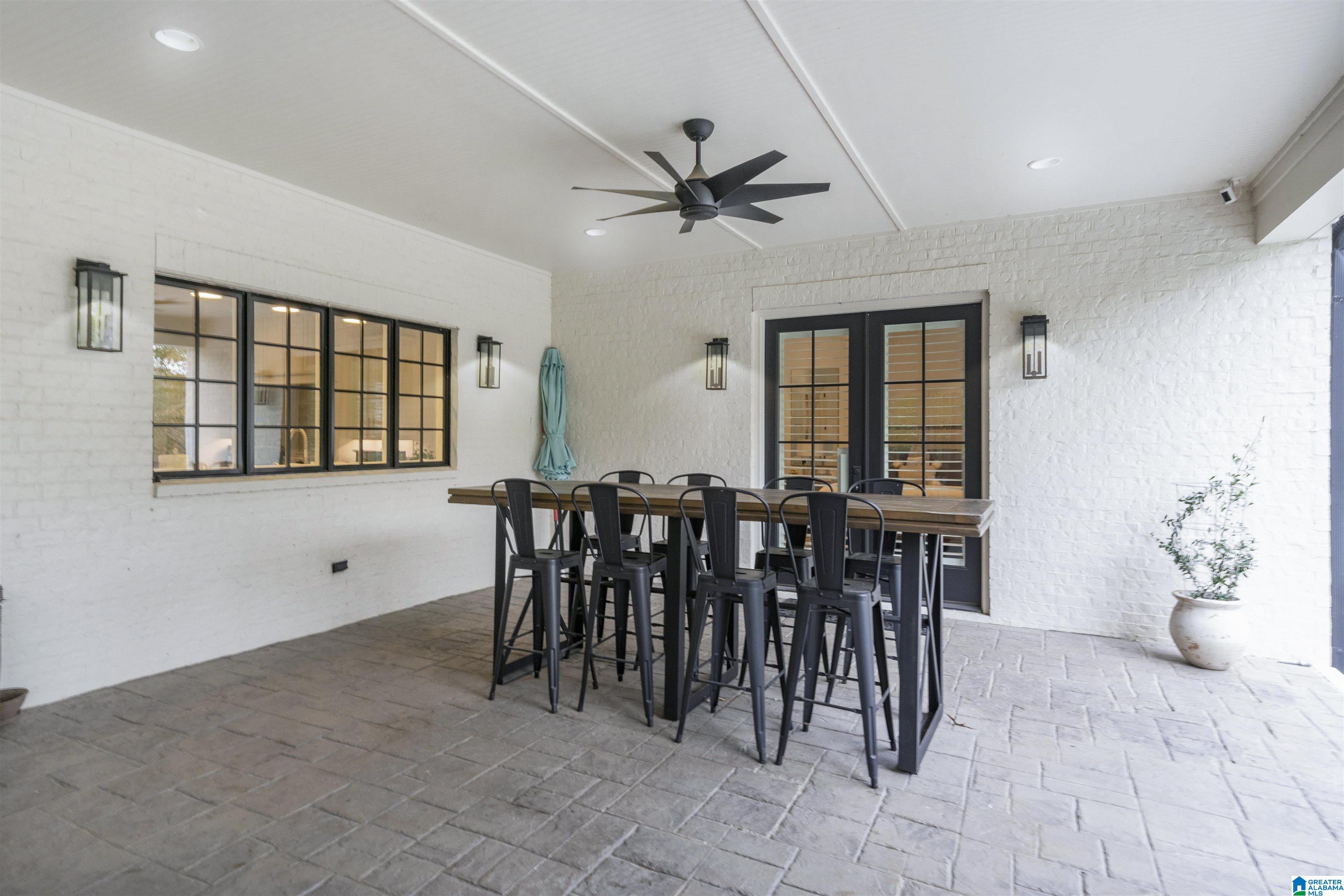 4313 LAKESHORE COVE