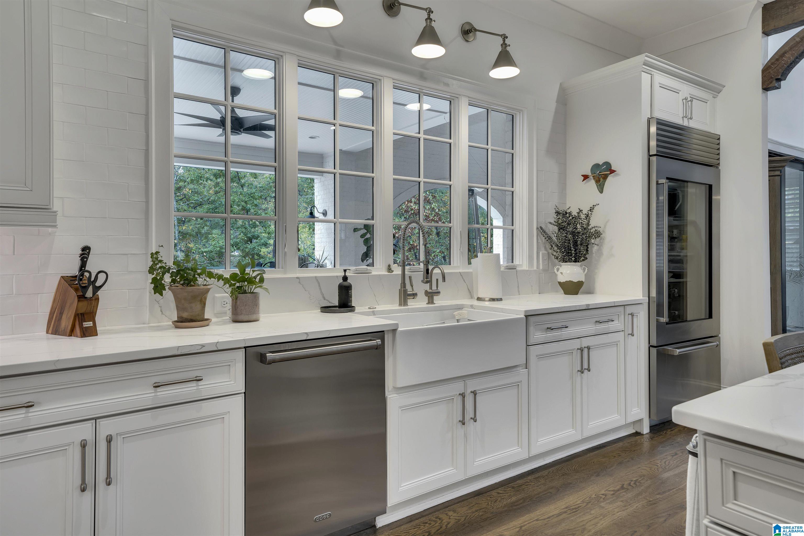 4313 LAKESHORE COVE
