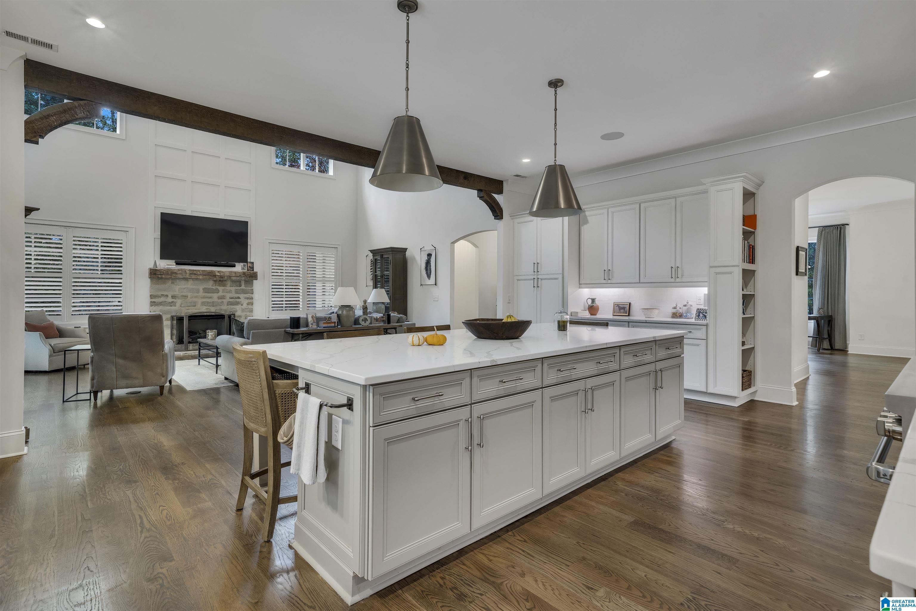 4313 LAKESHORE COVE