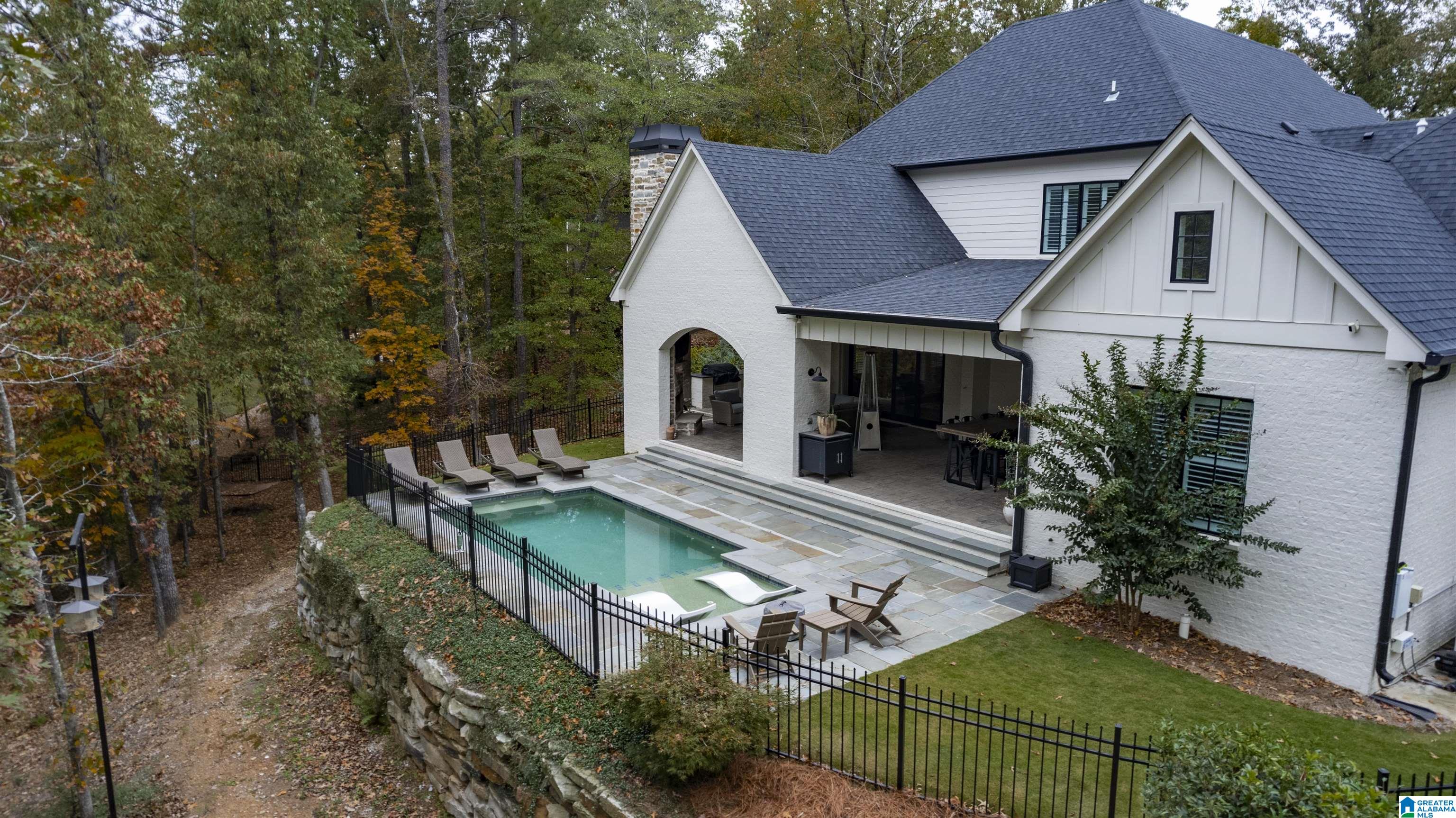 4313 LAKESHORE COVE