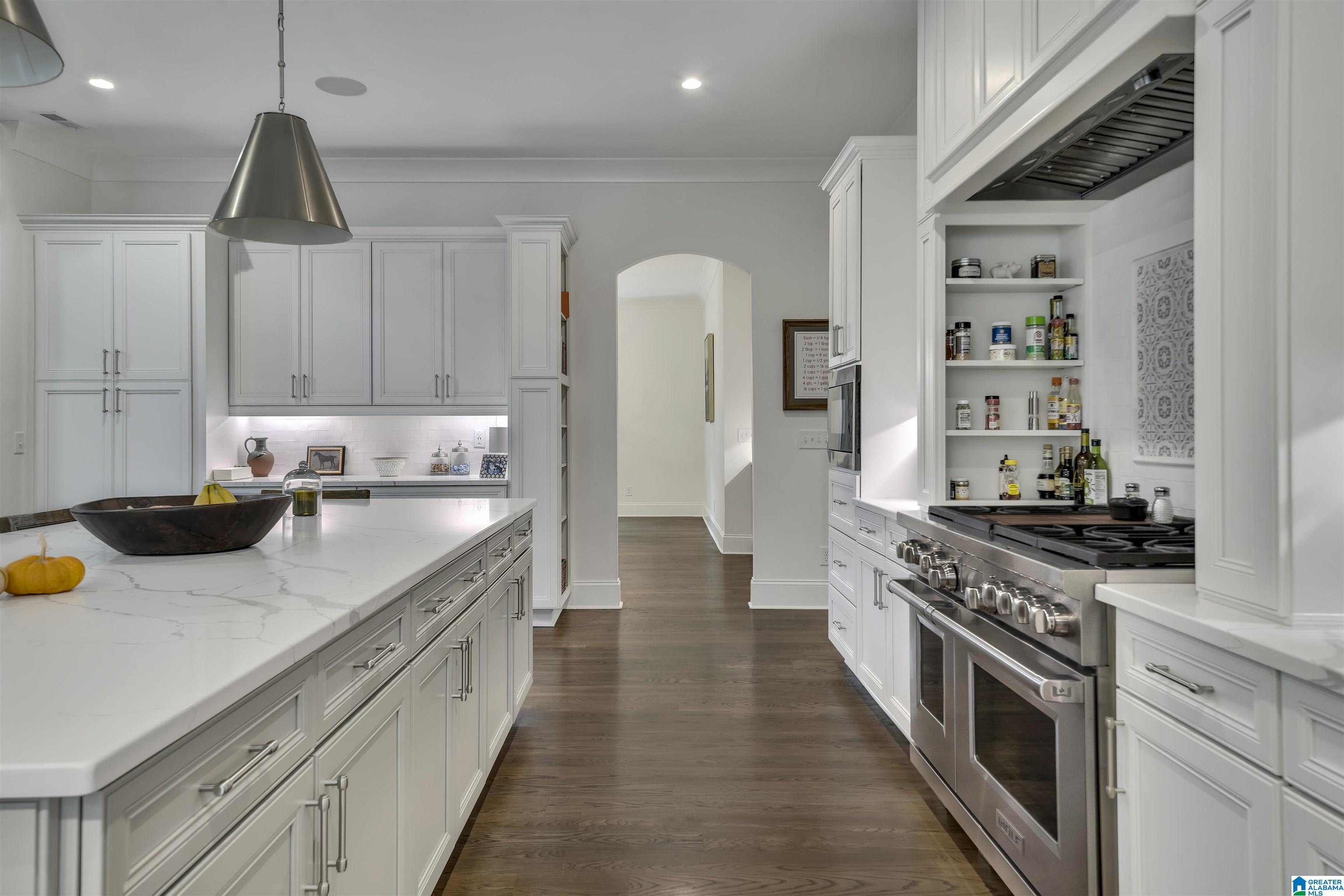 4313 LAKESHORE COVE