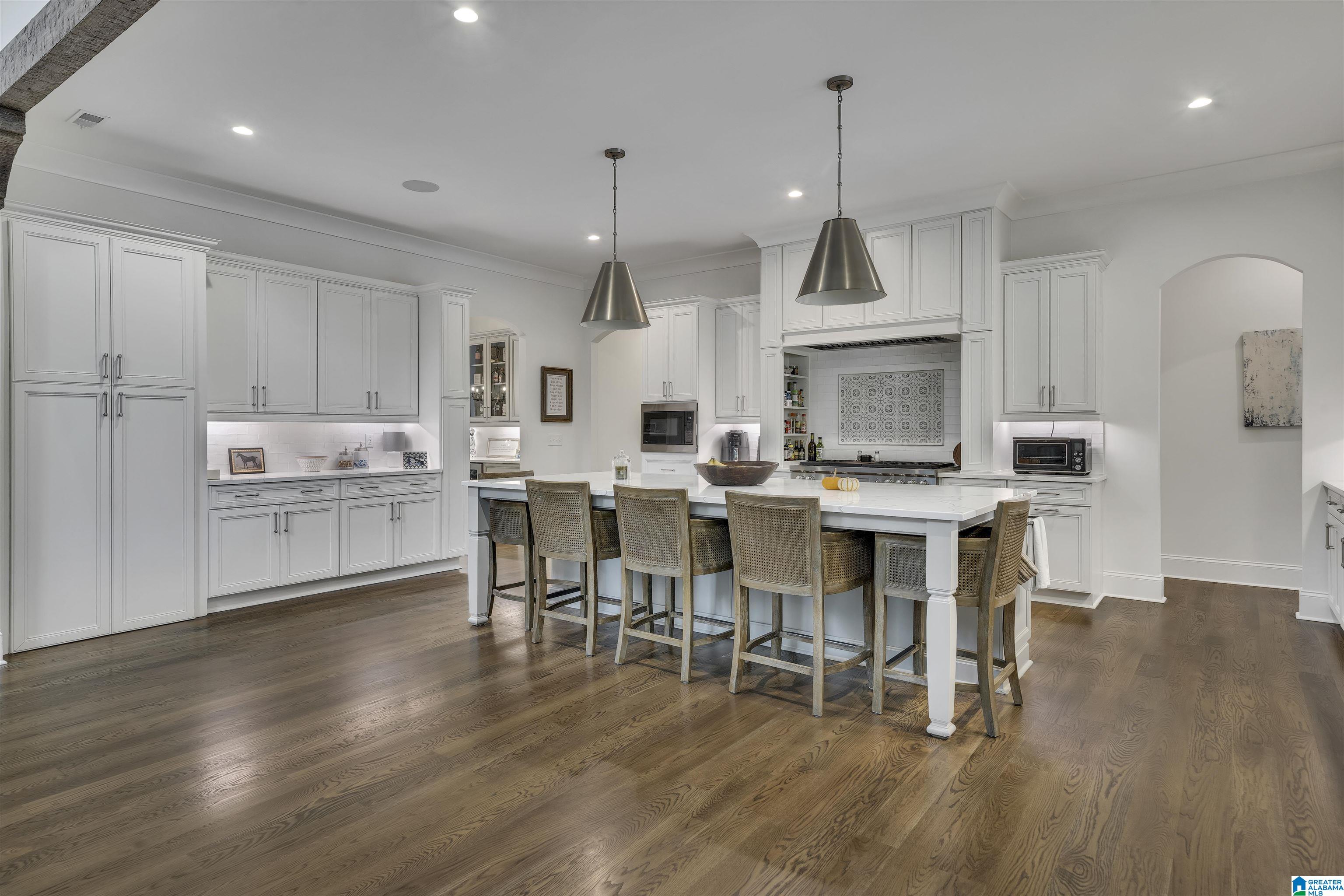 4313 LAKESHORE COVE