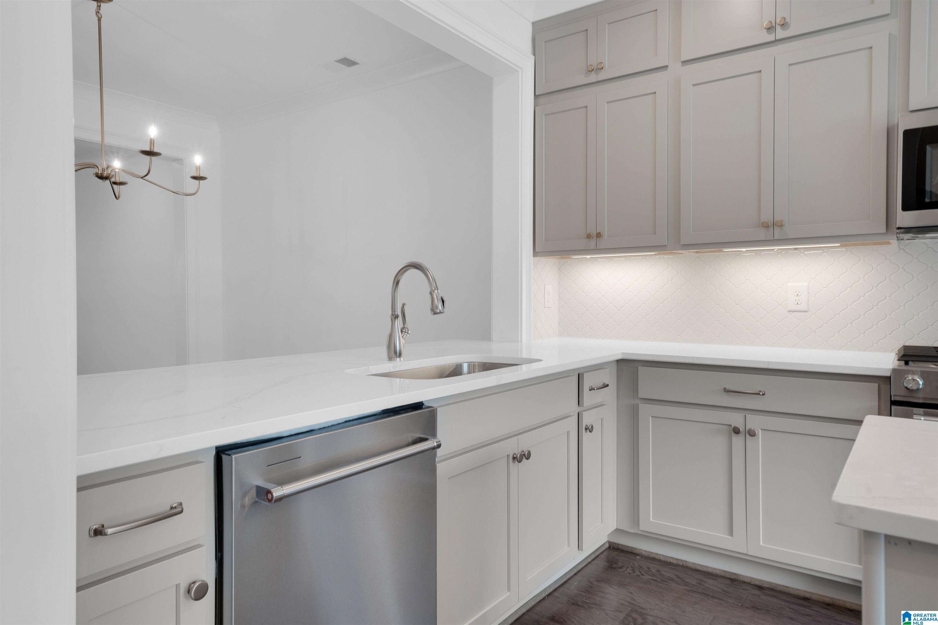 4228 OAKVIEW LANE