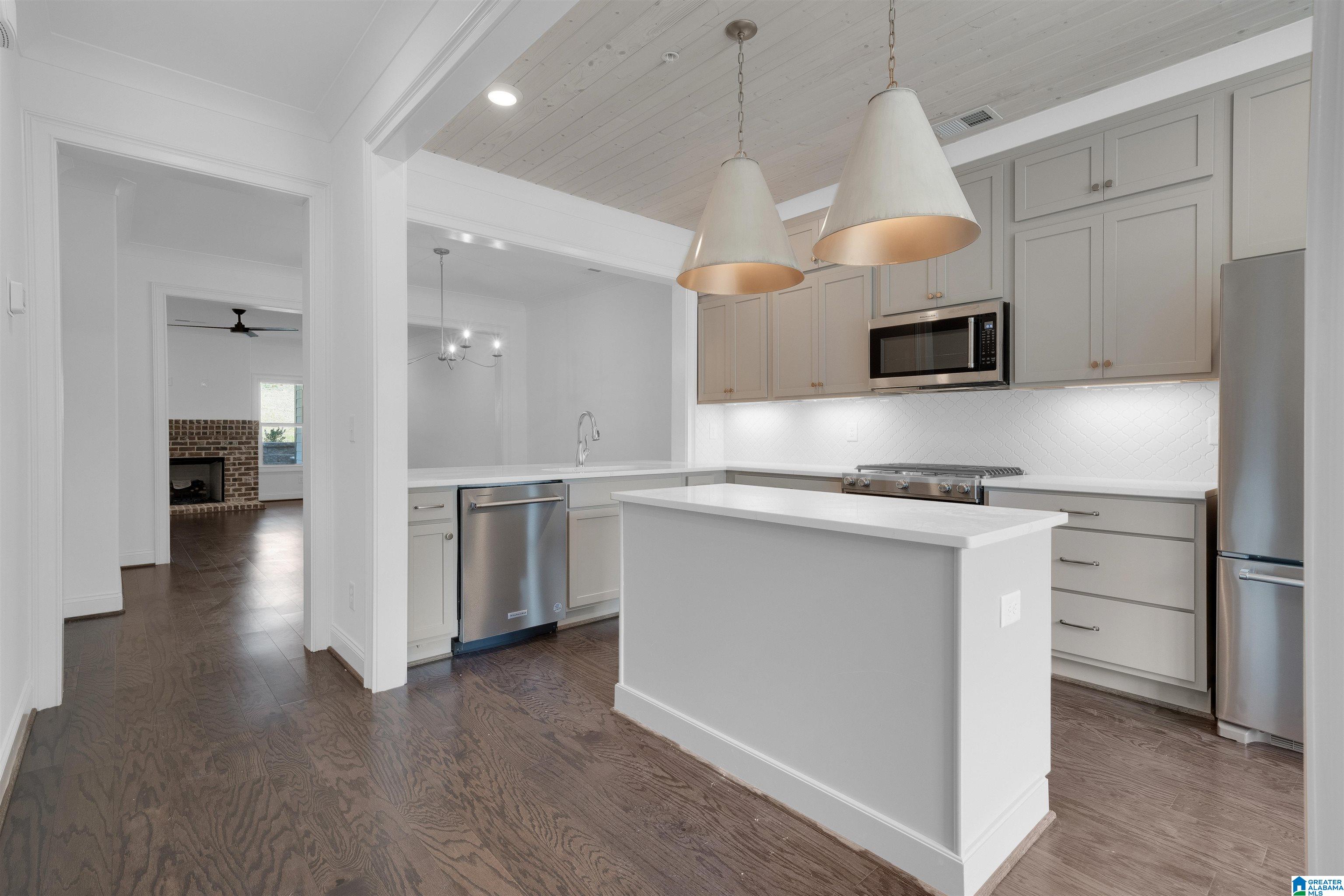 4228 OAKVIEW LANE
