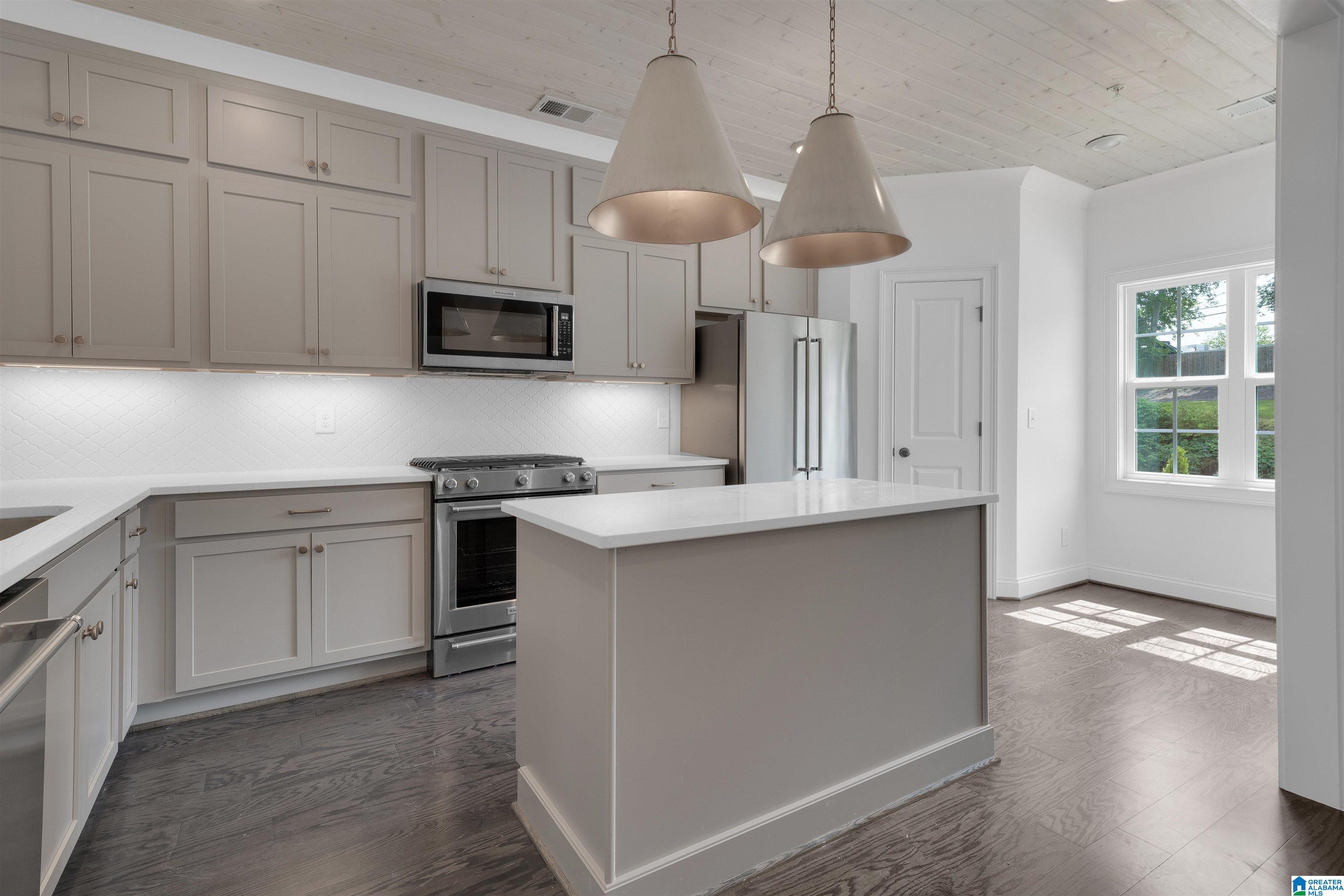 4228 OAKVIEW LANE