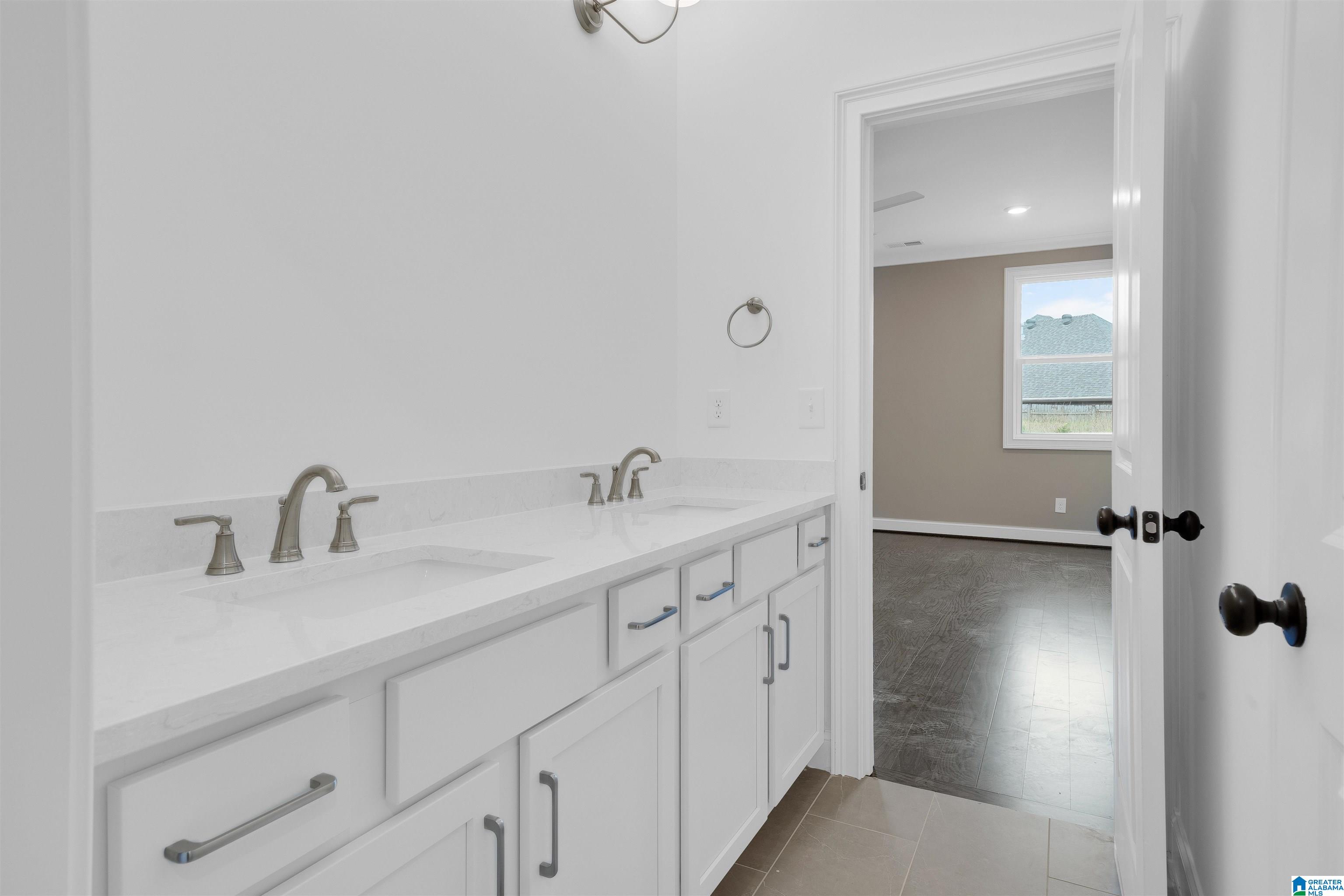 4228 OAKVIEW LANE