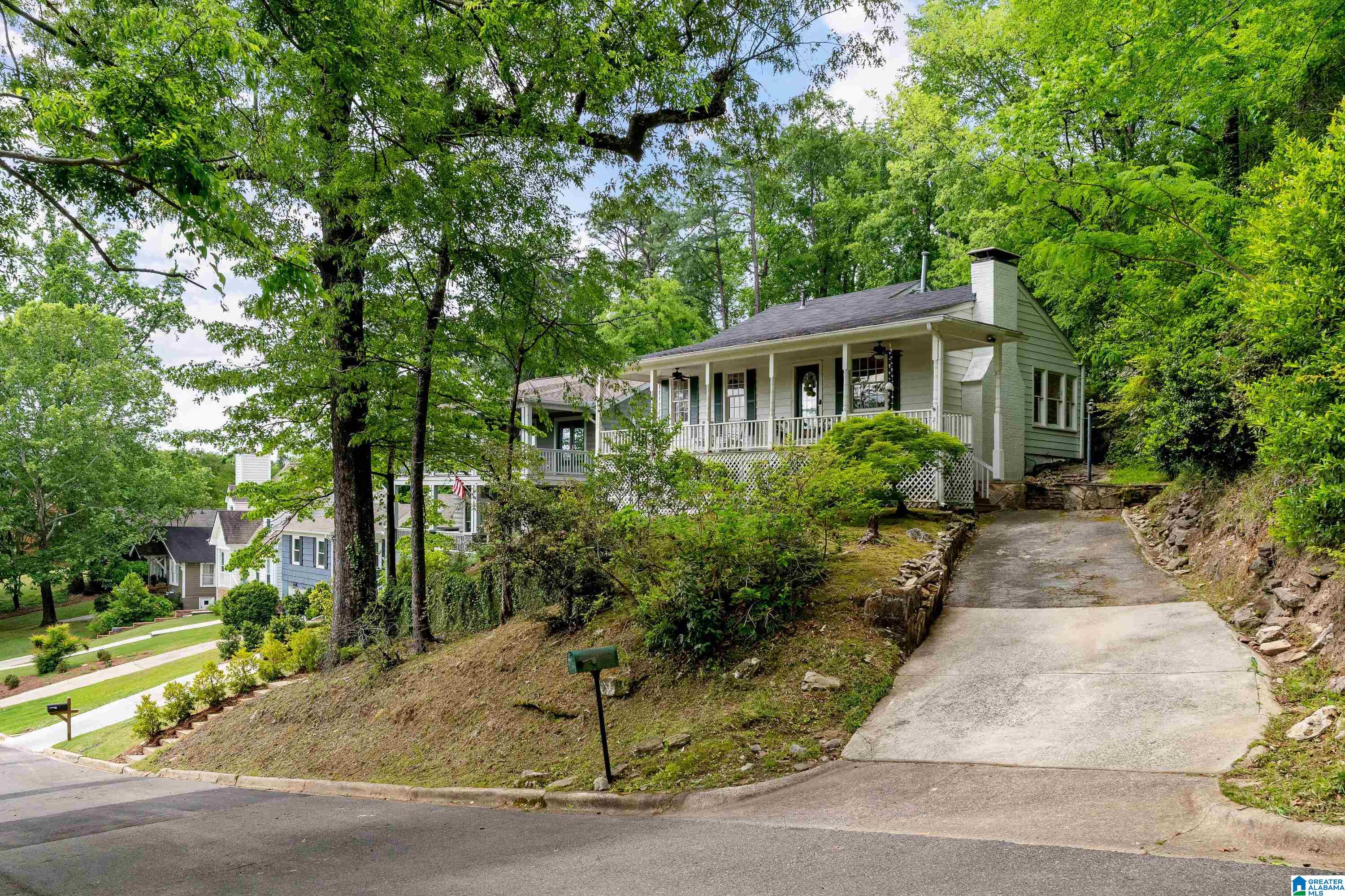 212 EDGEVIEW AVENUE