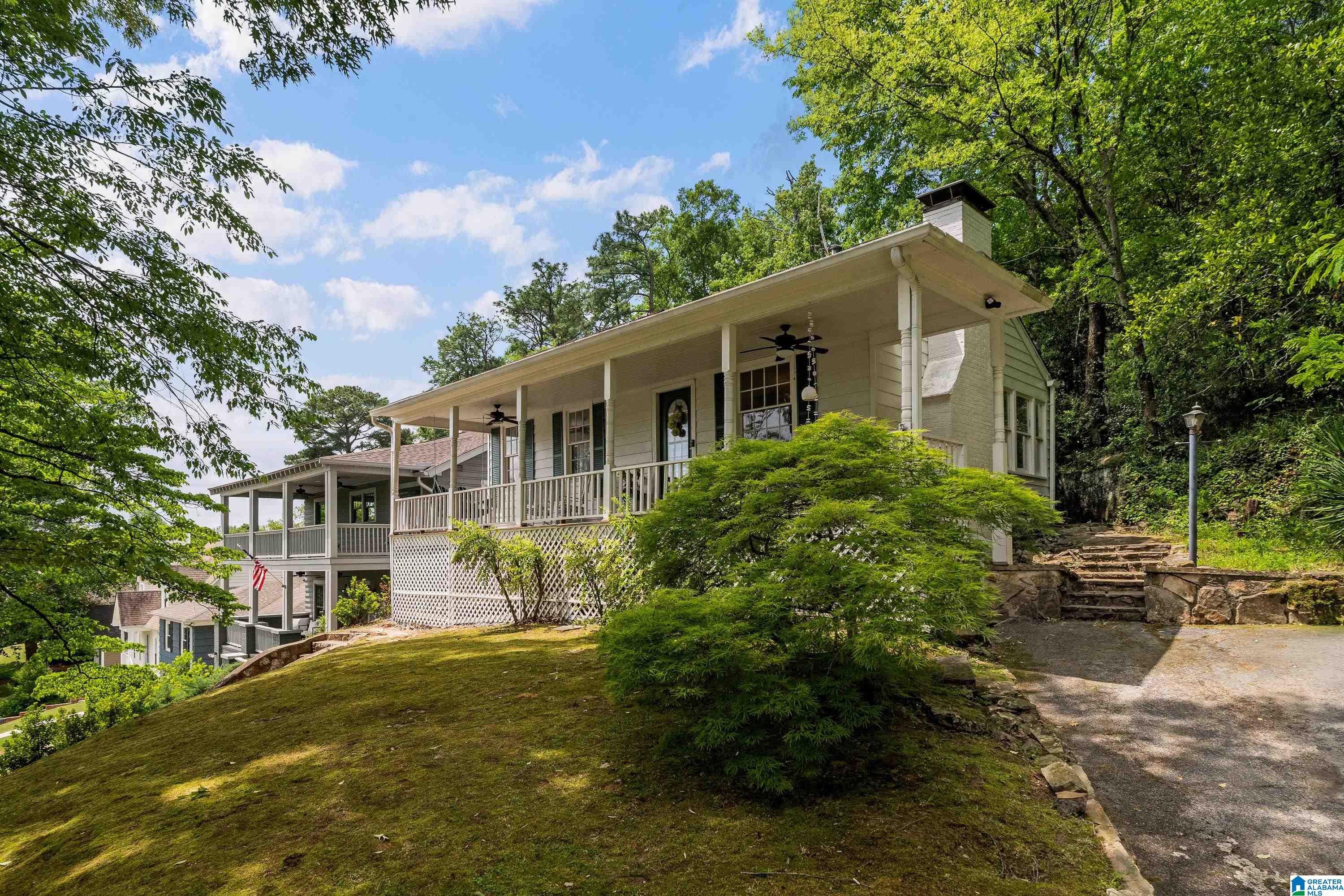 212 EDGEVIEW AVENUE
