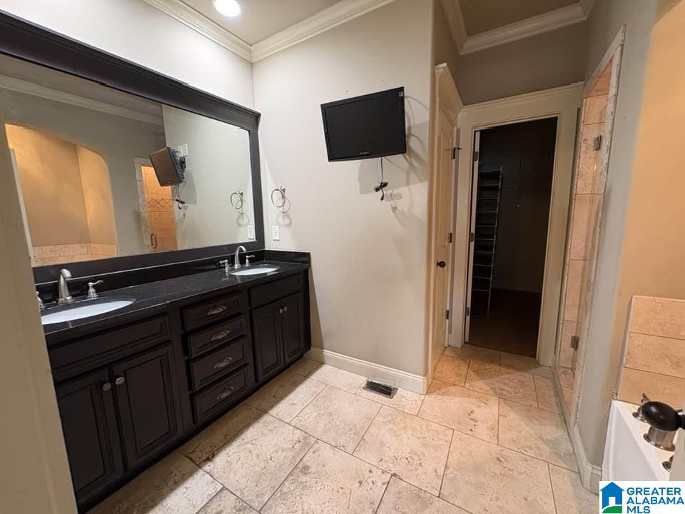305 HERITAGE DRIVE