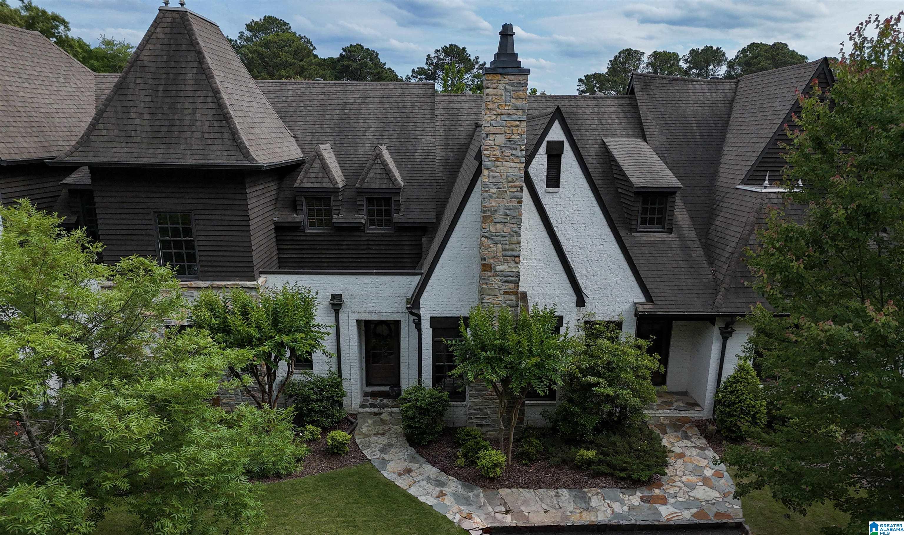 305 HERITAGE DRIVE