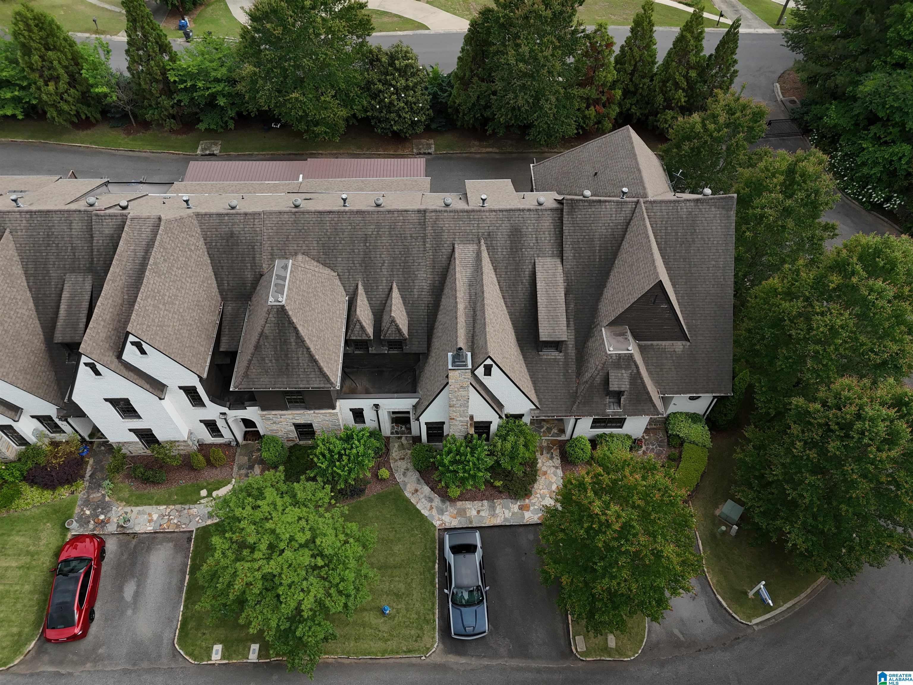 305 HERITAGE DRIVE