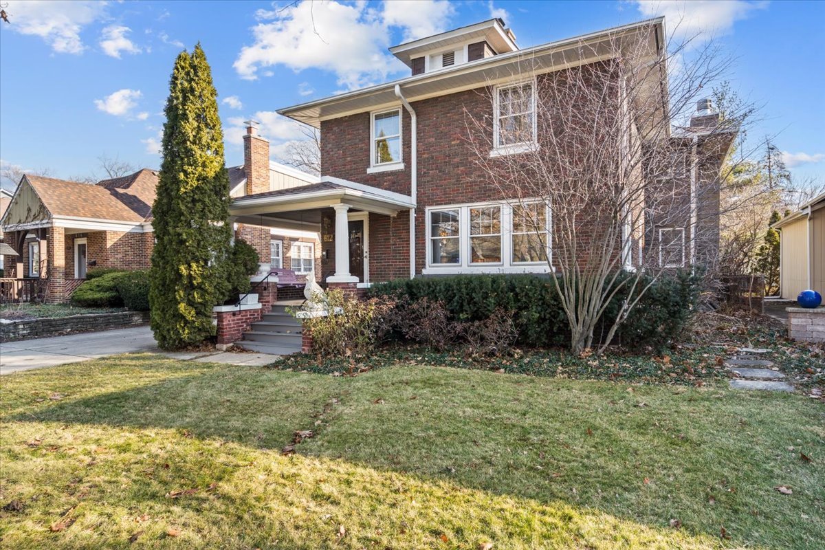 812 N Brainard Street