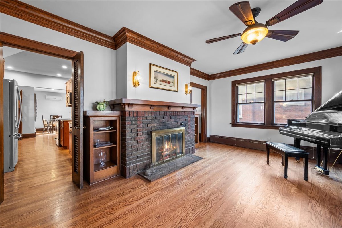 812 N Brainard Street