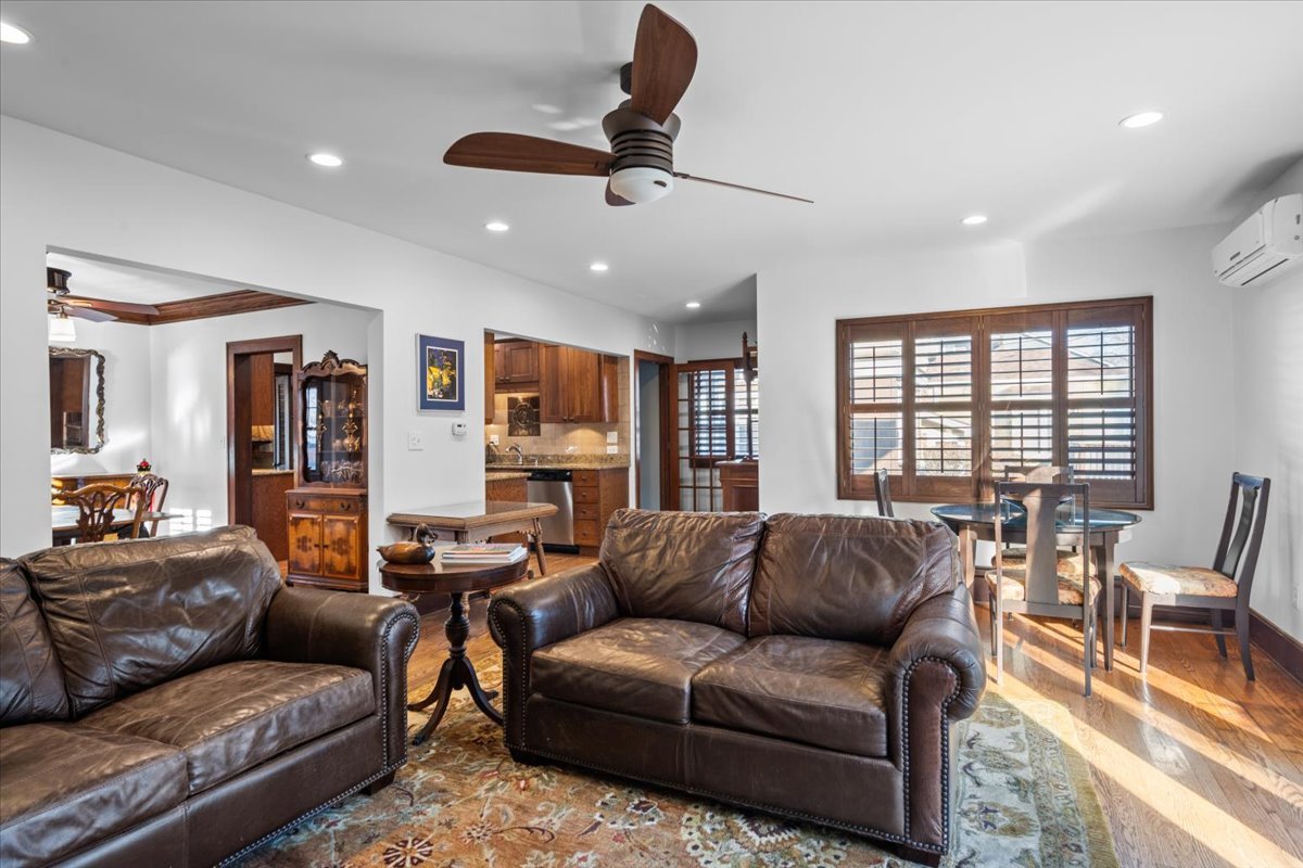 812 N Brainard Street