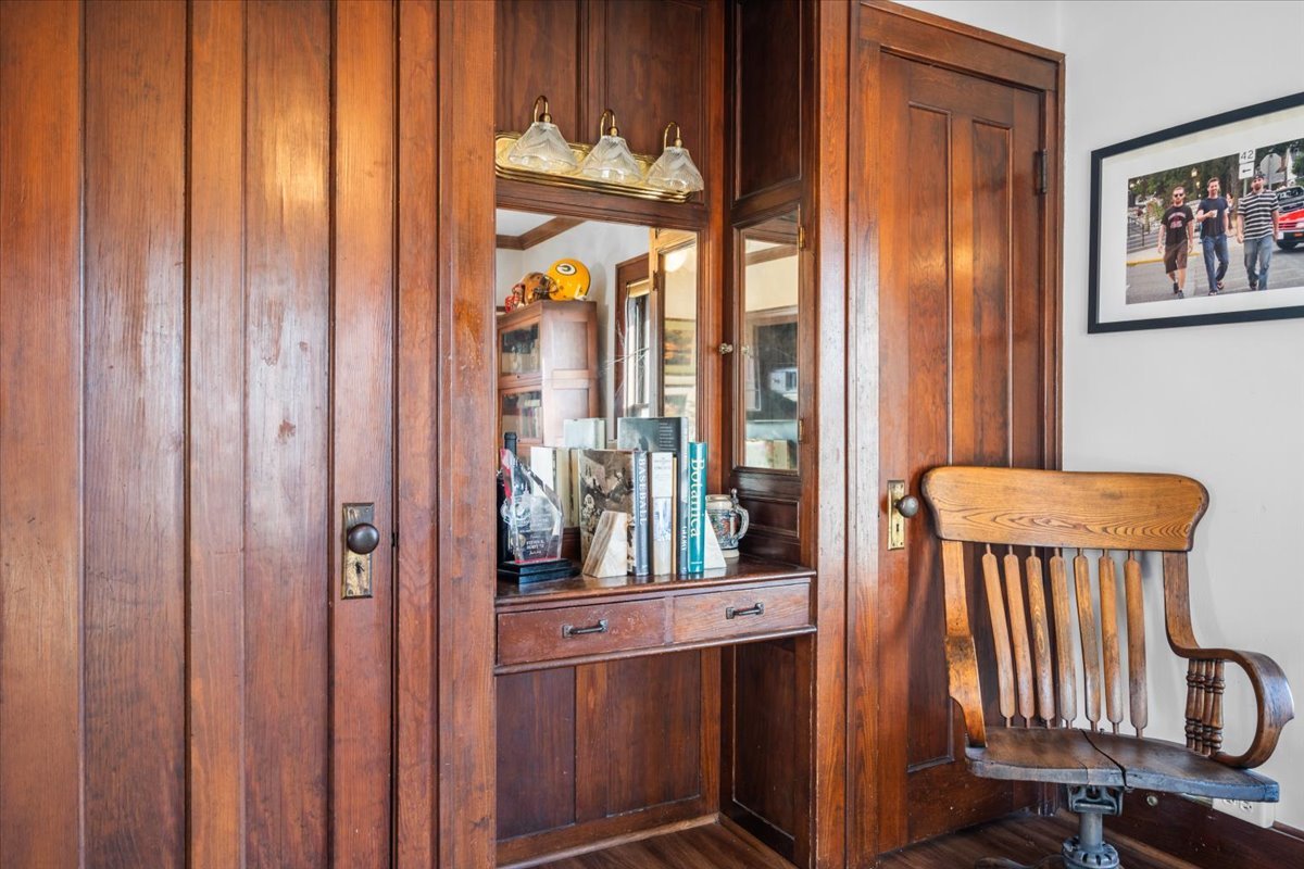 812 N Brainard Street