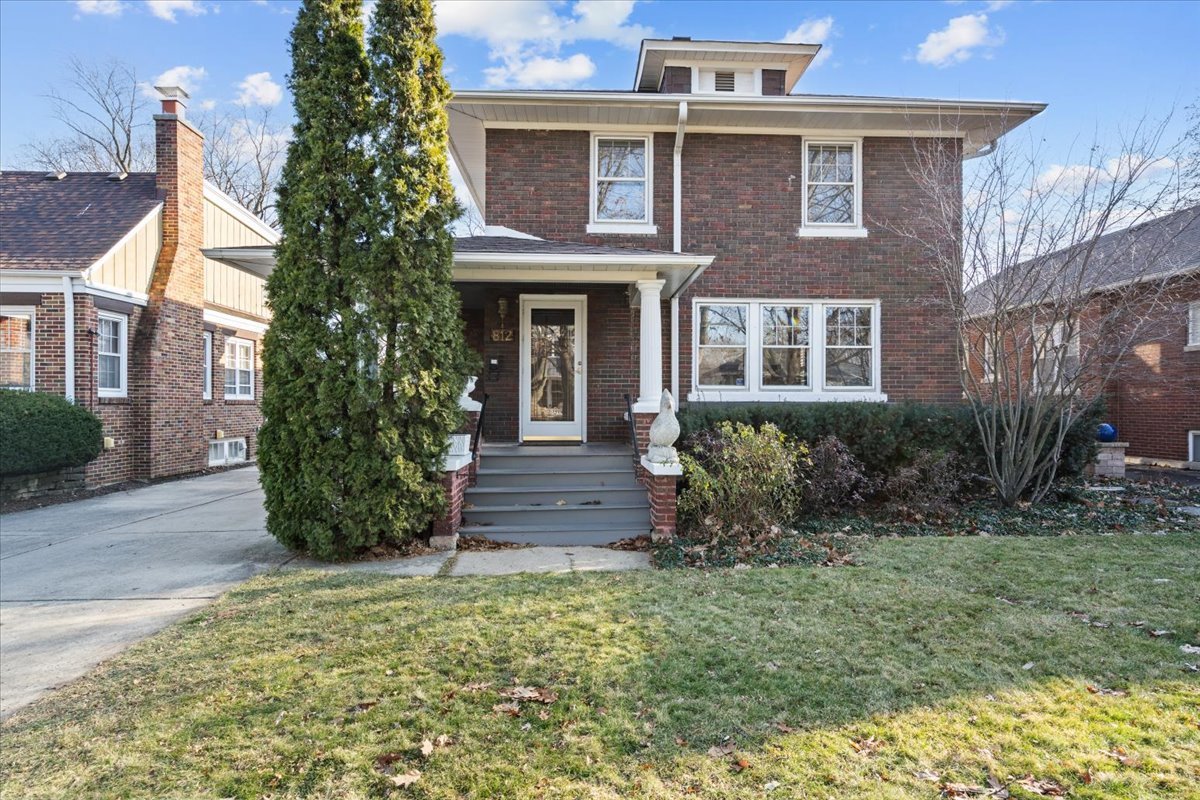 812 N Brainard Street