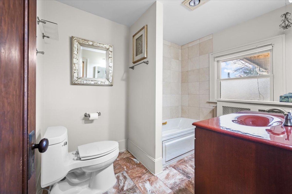 812 N Brainard Street