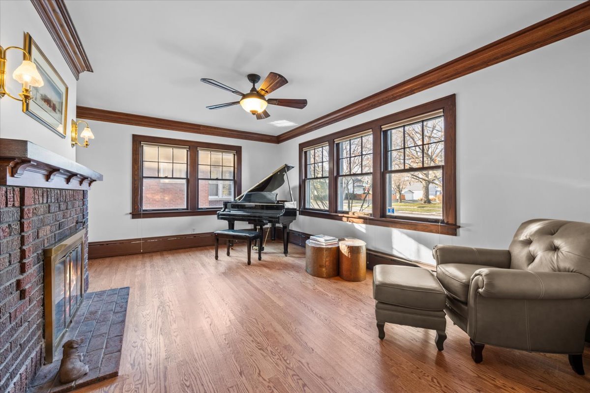 812 N Brainard Street