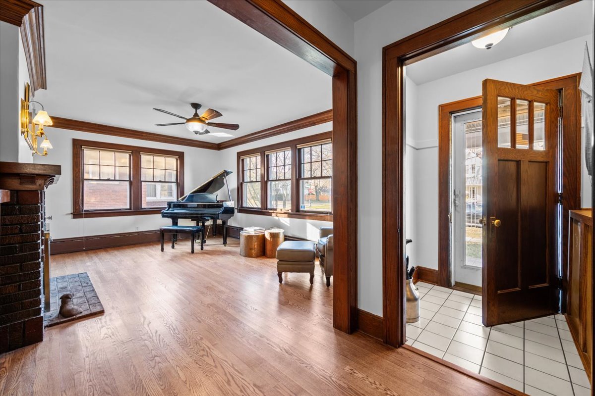 812 N Brainard Street