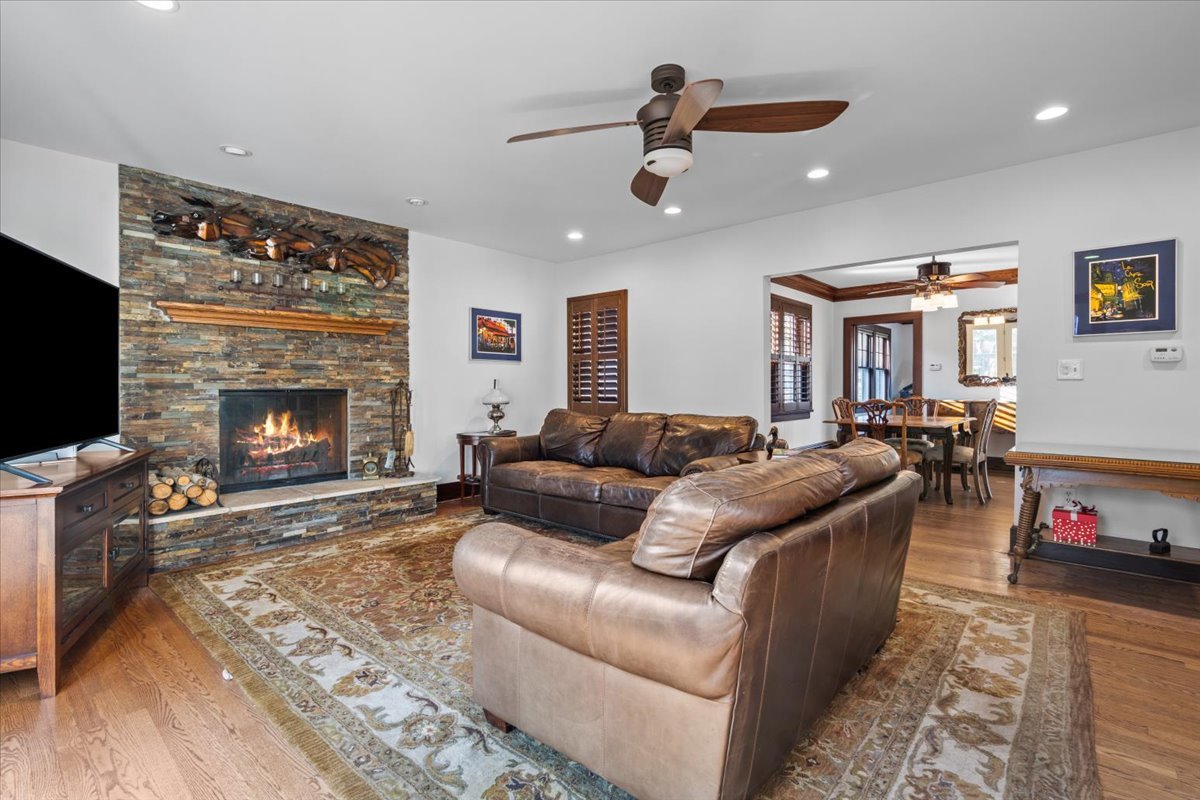 812 N Brainard Street