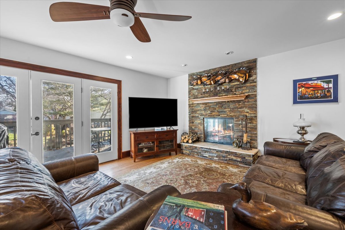 812 N Brainard Street