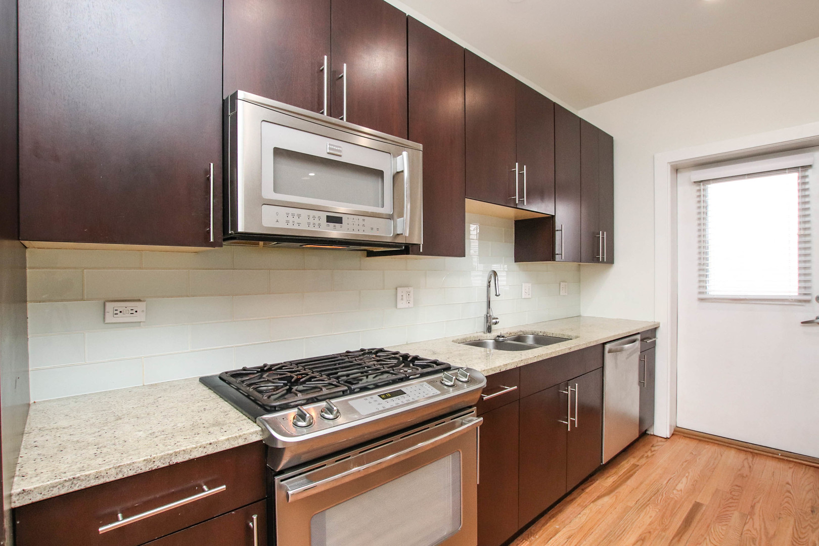 1504 W Roscoe Street Unit: 1W