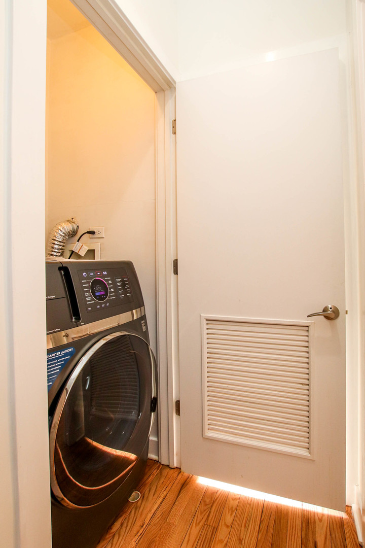 1504 W Roscoe Street Unit: 1W