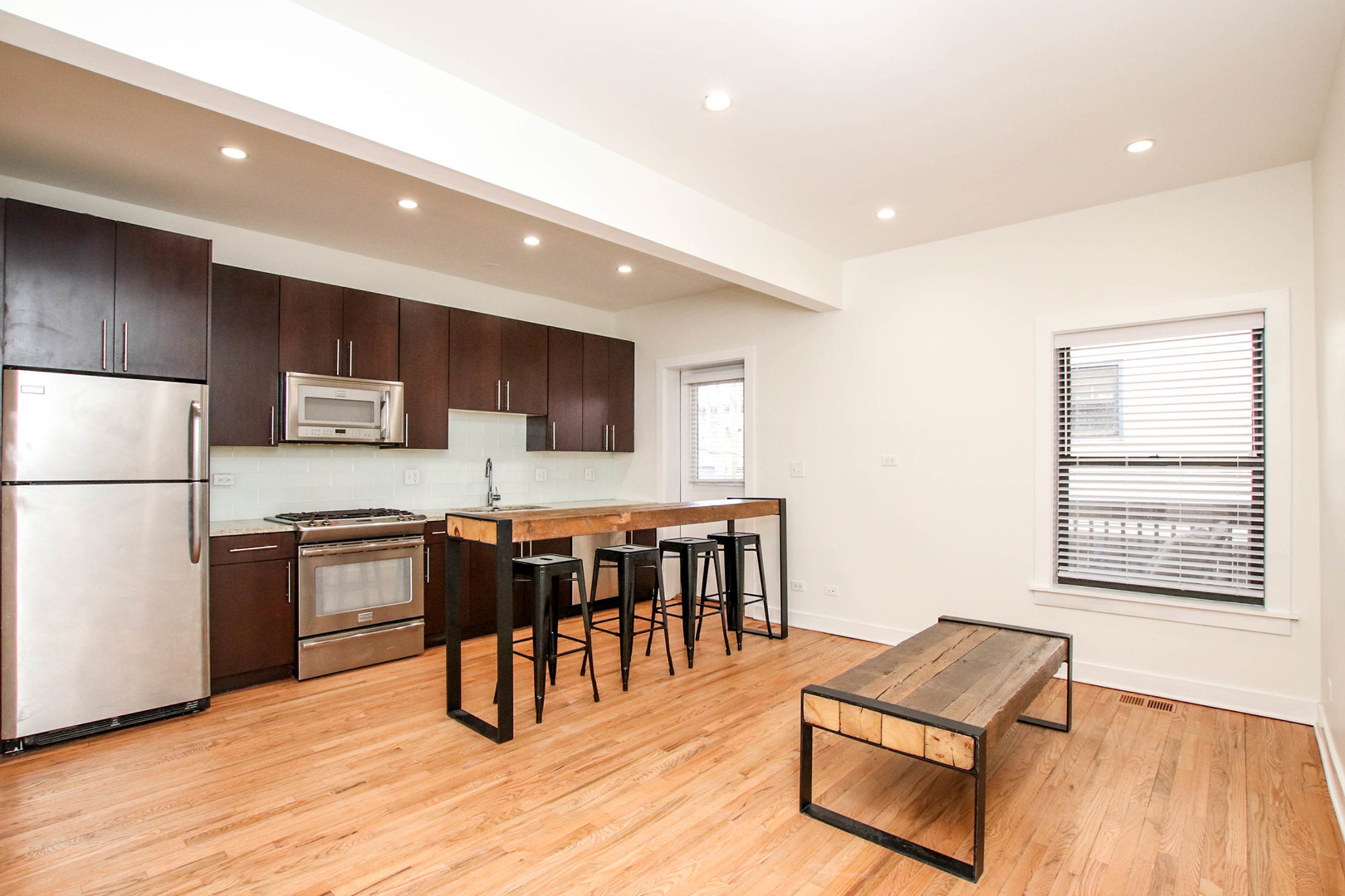 1504 W Roscoe Street Unit: 1W