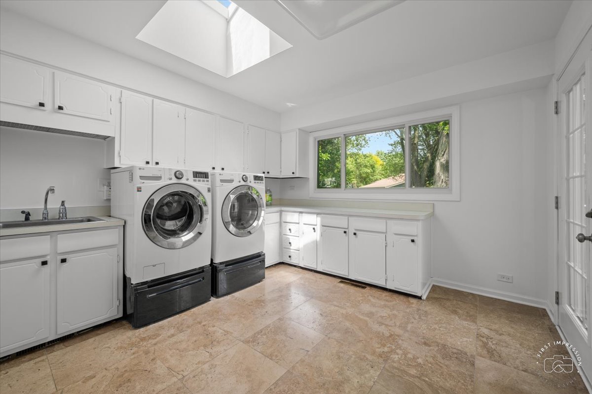 824 Royal St . George Drive