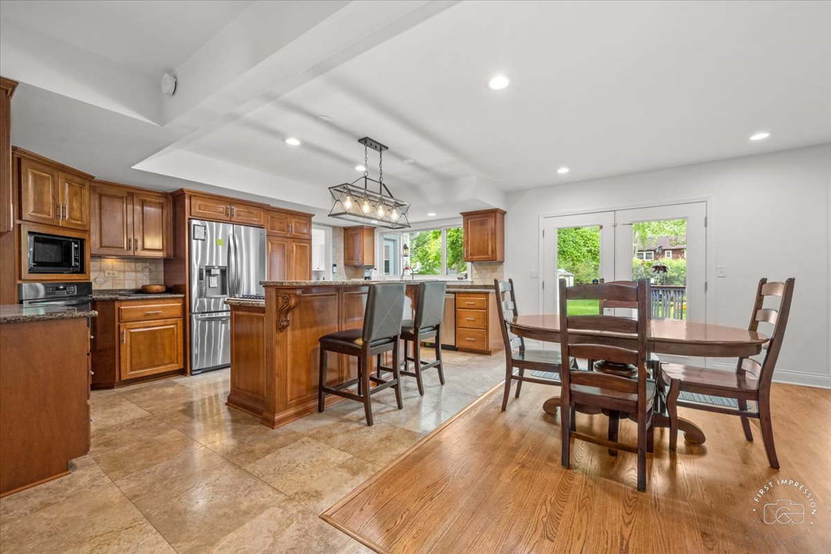 824 Royal St . George Drive